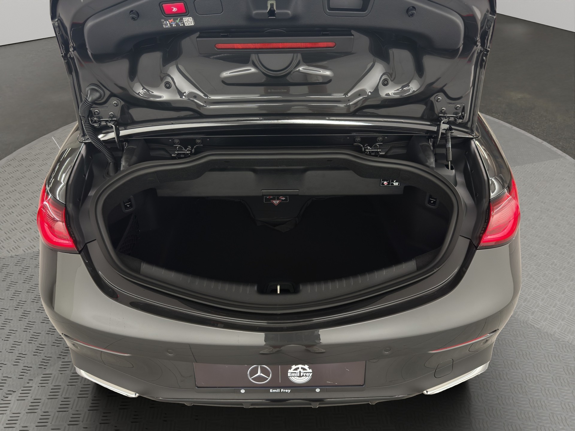 MERCEDES-BENZ CLE 450 AMG Line 4matic Cabriolet-image-8