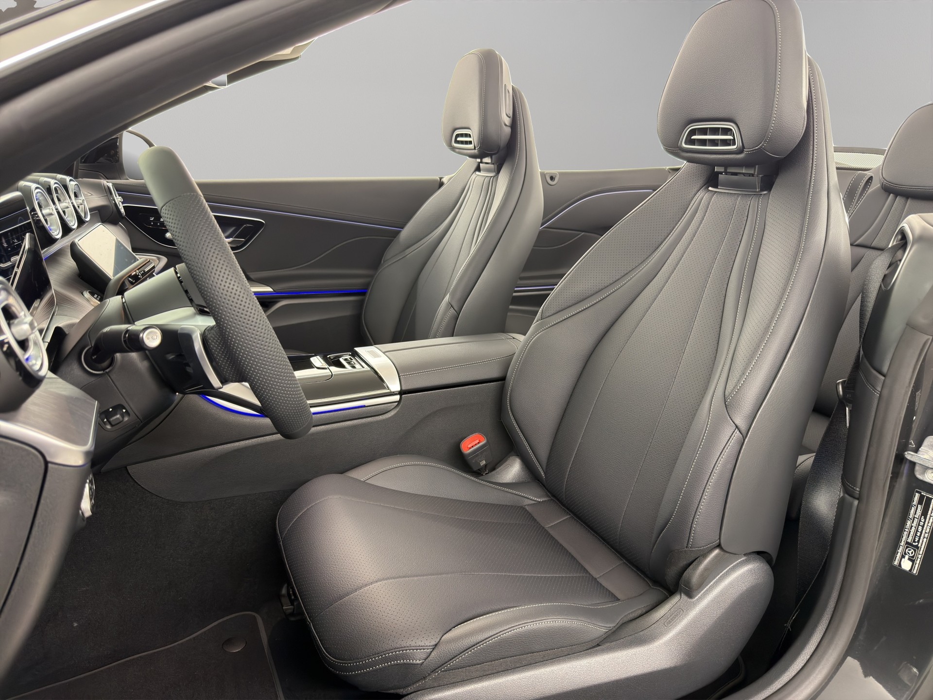 MERCEDES-BENZ CLE 450 AMG Line 4matic Cabriolet-image-9