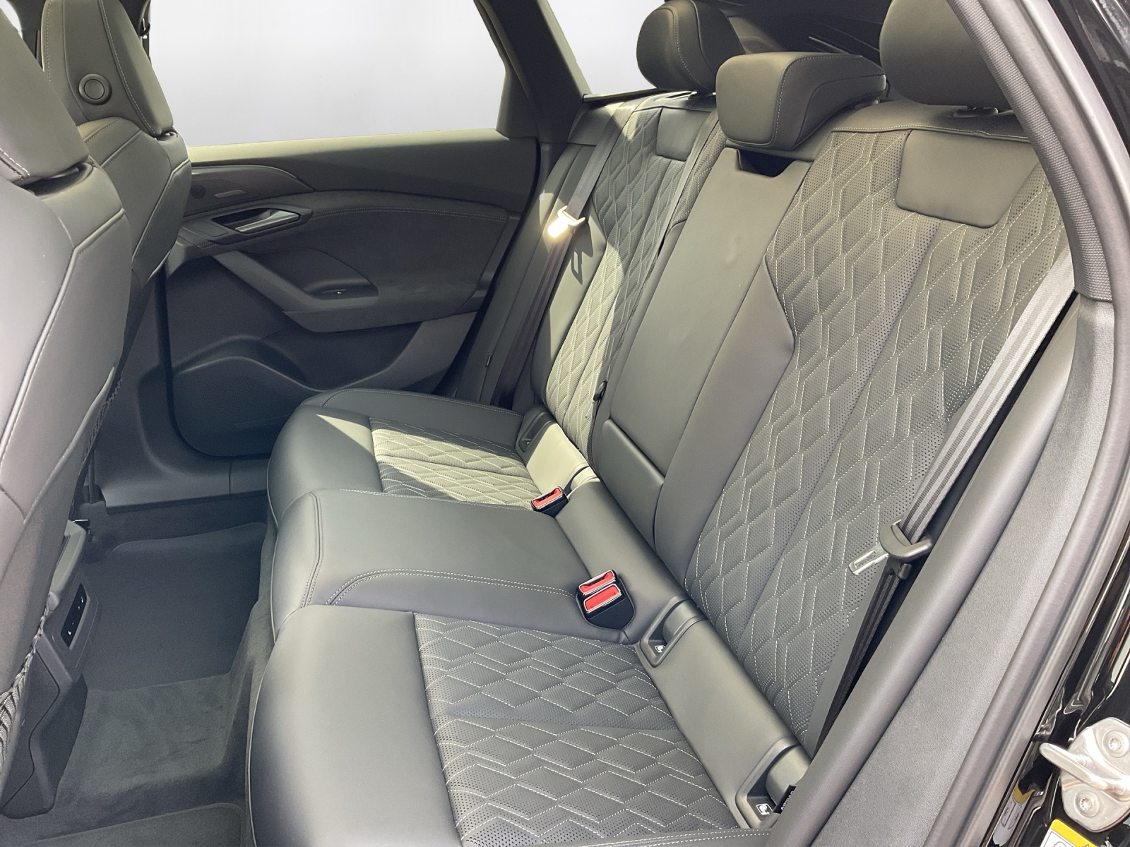 AUDI A6 Avant e-tron quattro-image-10