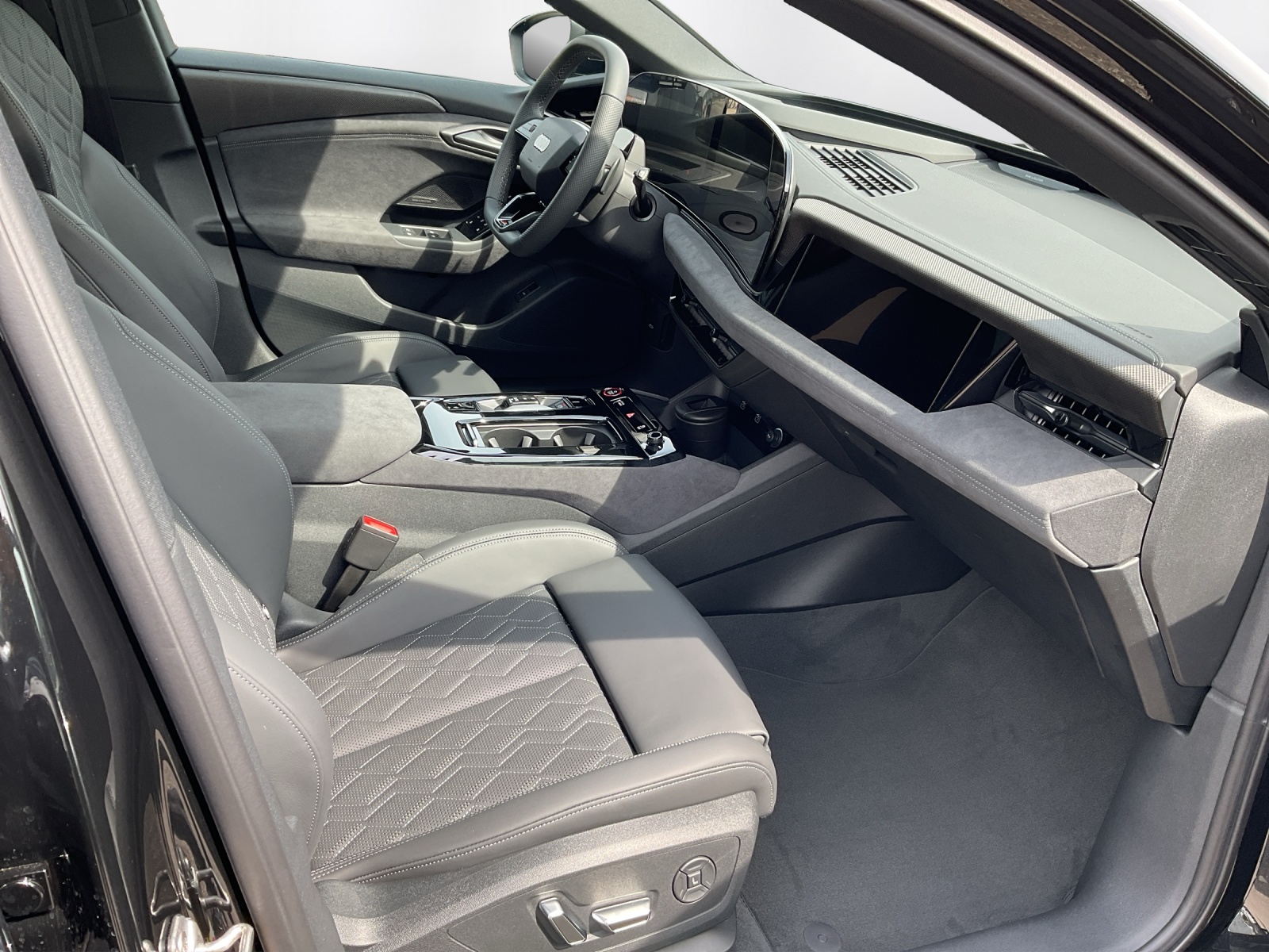 AUDI A6 Avant e-tron quattro-image-13