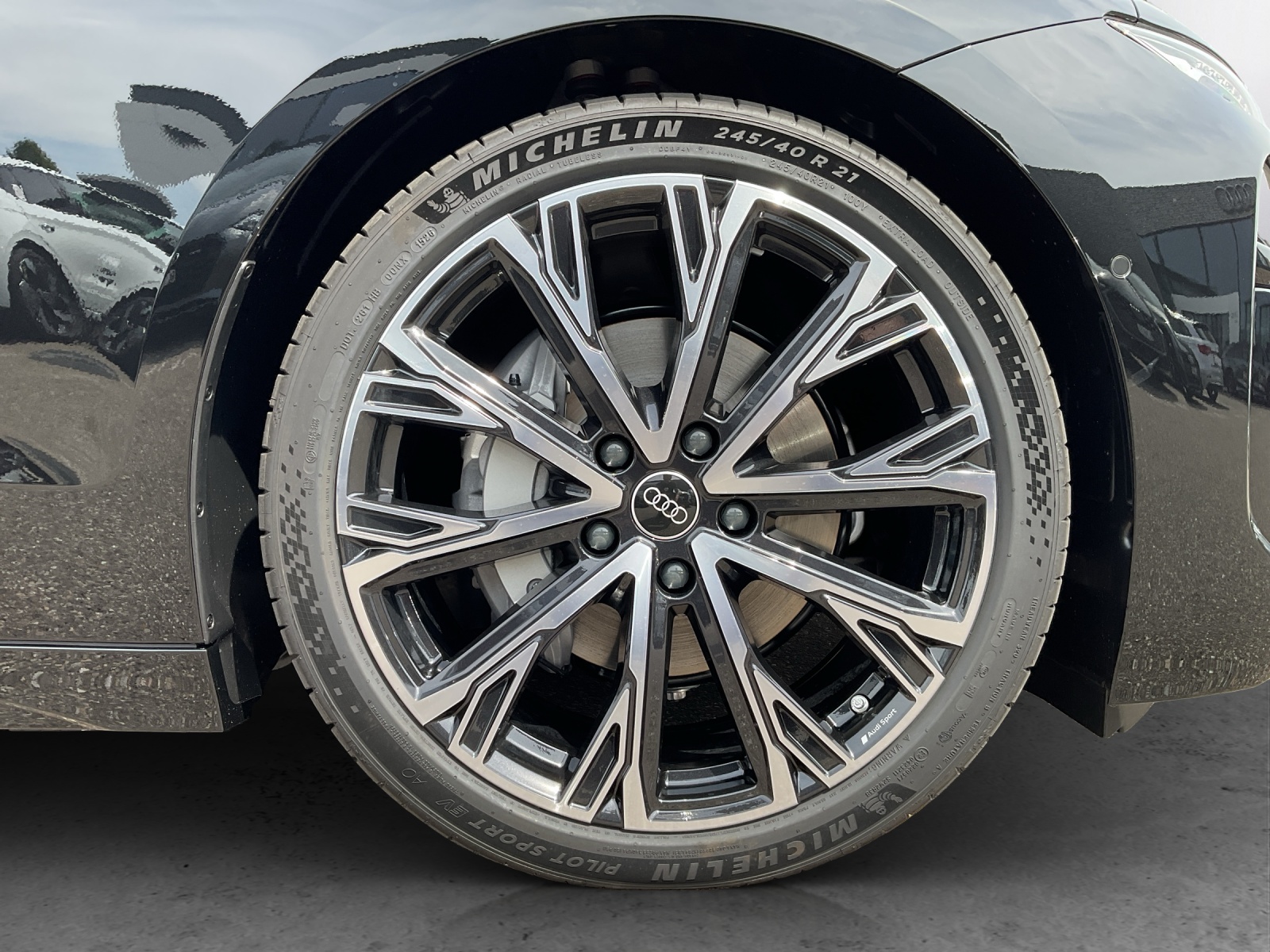 AUDI A6 Avant e-tron quattro-image-12
