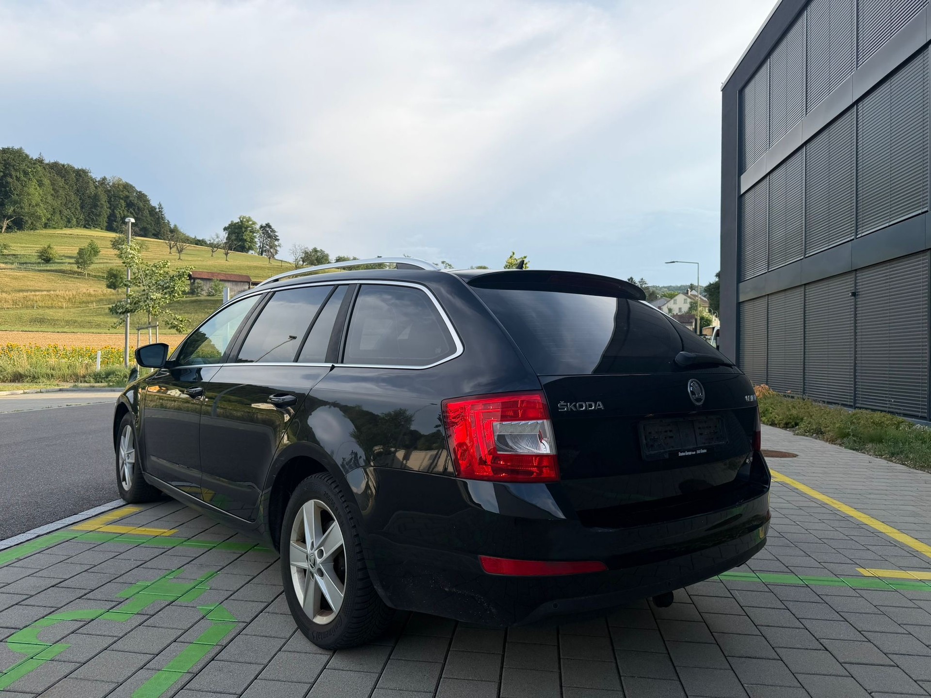 SKODA Octavia Combi 1.8 TSI Ambition 4x4 DSG-image-5