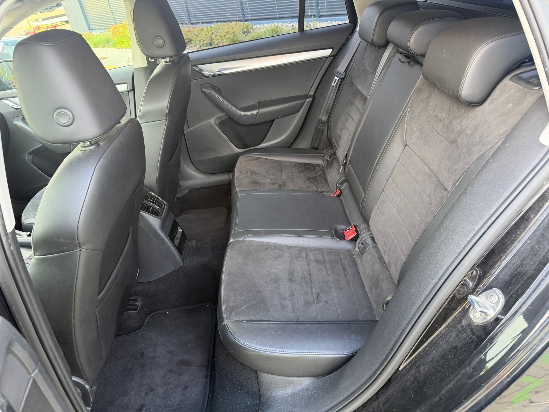 SKODA Octavia Combi 1.8 TSI Ambition 4x4 DSG-image-7