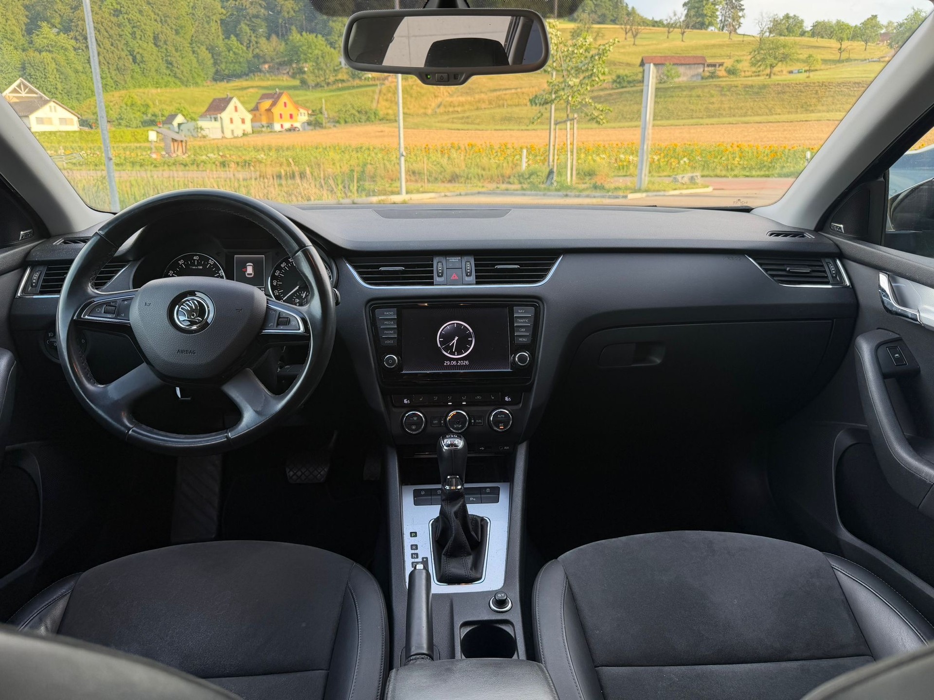 SKODA Octavia Combi 1.8 TSI Ambition 4x4 DSG-image-11