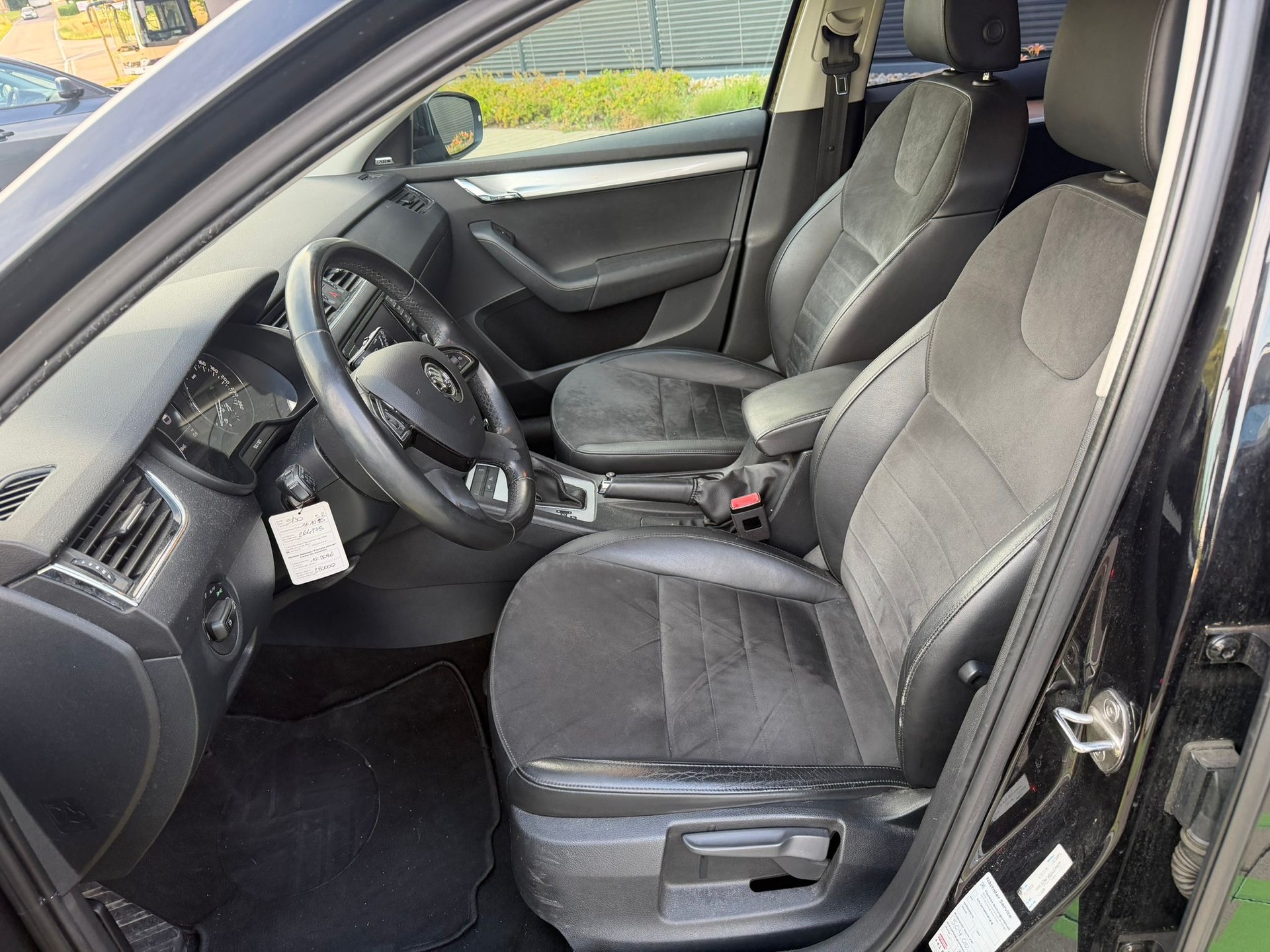 SKODA Octavia Combi 1.8 TSI Ambition 4x4 DSG-image-9