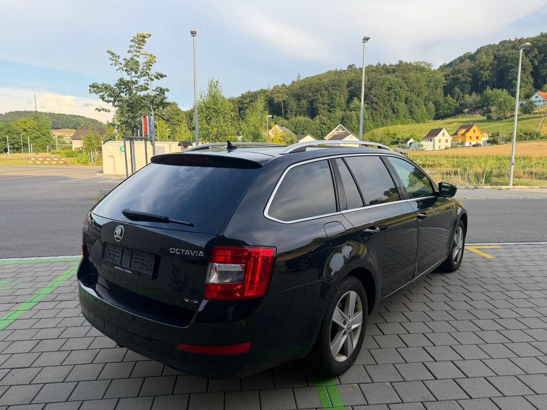 SKODA Octavia Combi 1.8 TSI Ambition 4x4 DSG-image-10