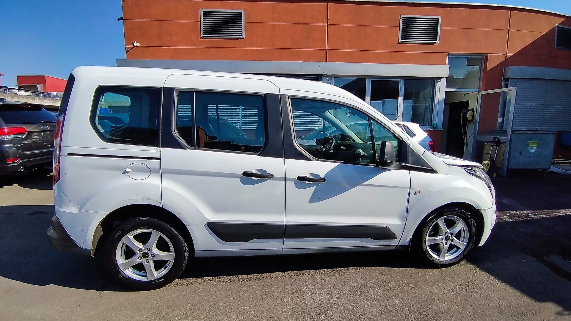 FORD Tourneo Connect 1.5 TDCi Trend Powershift-image-5