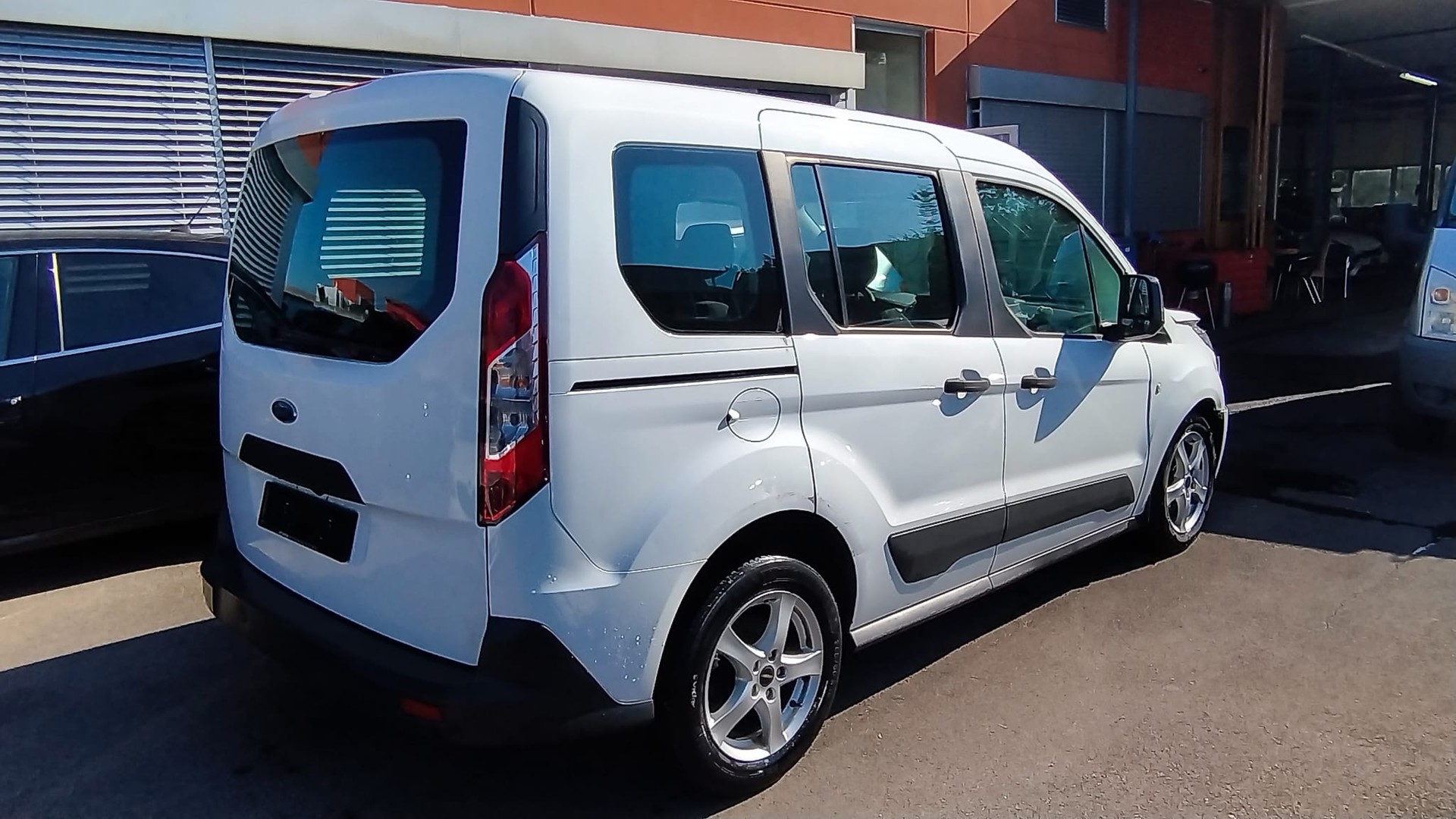 FORD Tourneo Connect 1.5 TDCi Trend Powershift-image-6