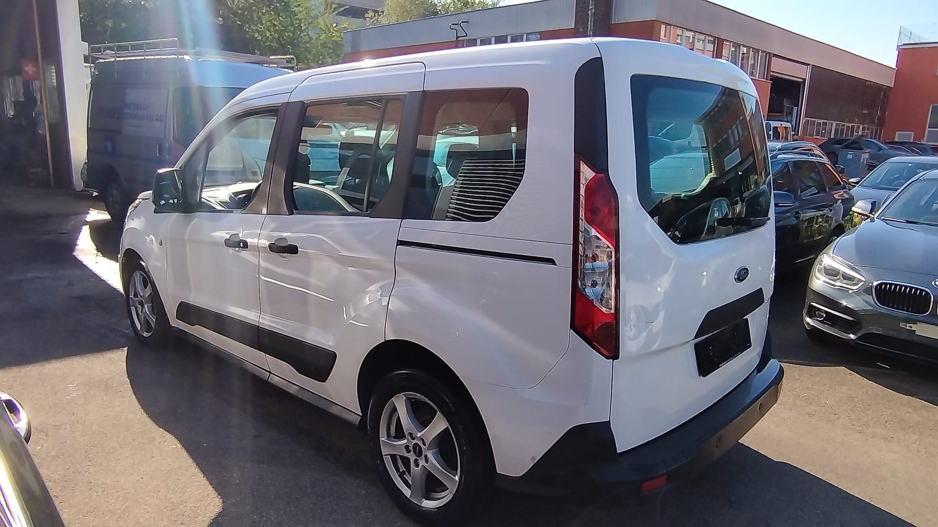 FORD Tourneo Connect 1.5 TDCi Trend Powershift-image-3