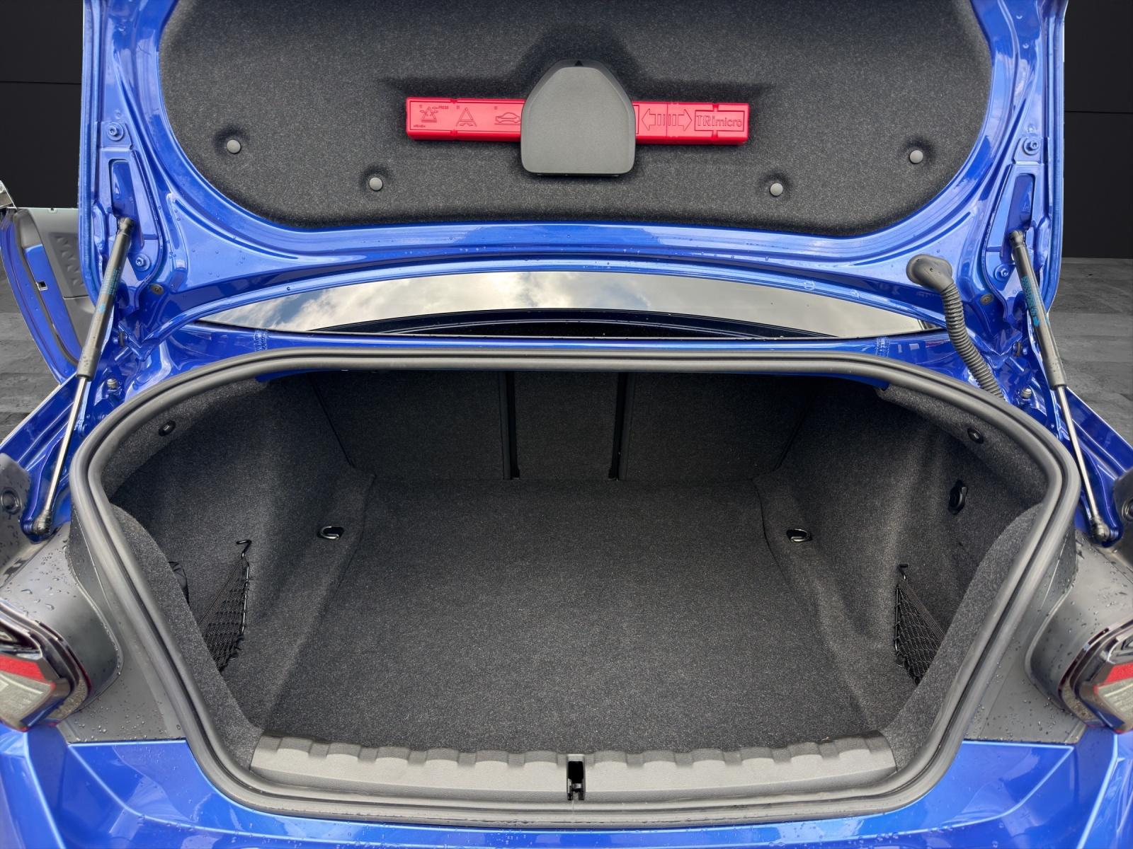 BMW M240i xDrive Coupé-image-16