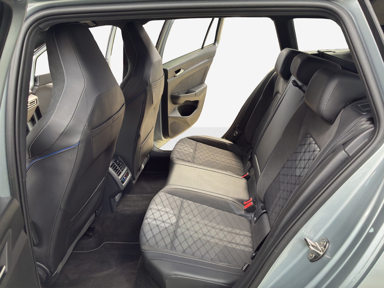 VW Golf Variant 2.0 TSI R-Line DSG 4 Motion-image-11