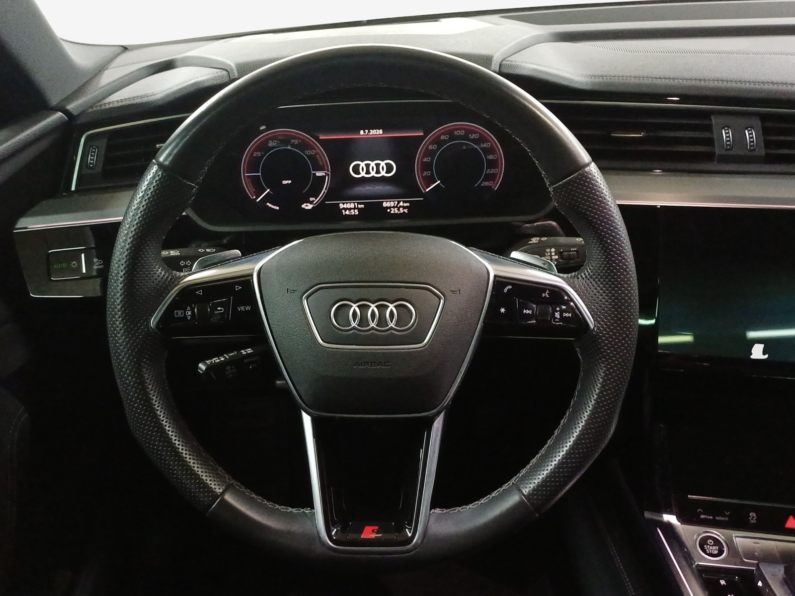 AUDI e-tron 55 S Line quattro-image-10