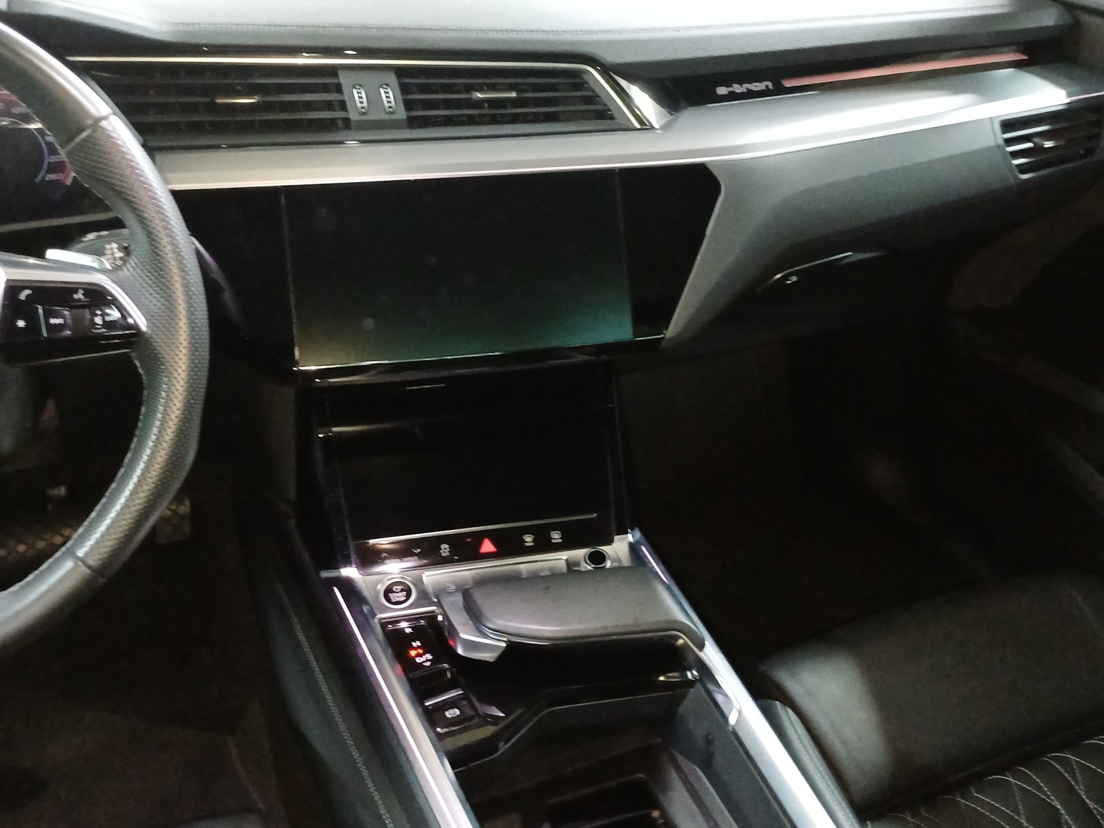 AUDI e-tron 55 S Line quattro-image-11