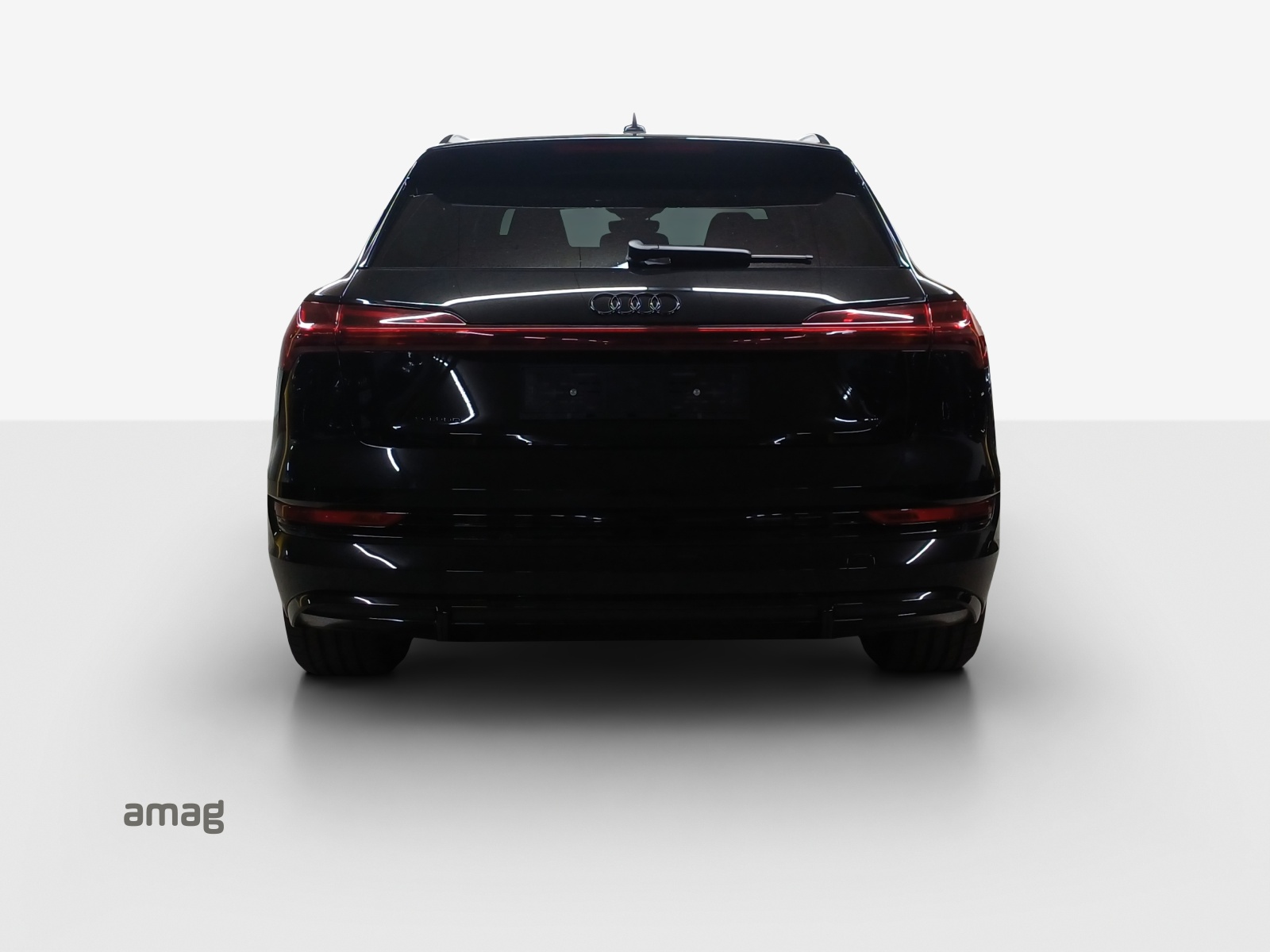 AUDI e-tron 55 S Line quattro-image-4