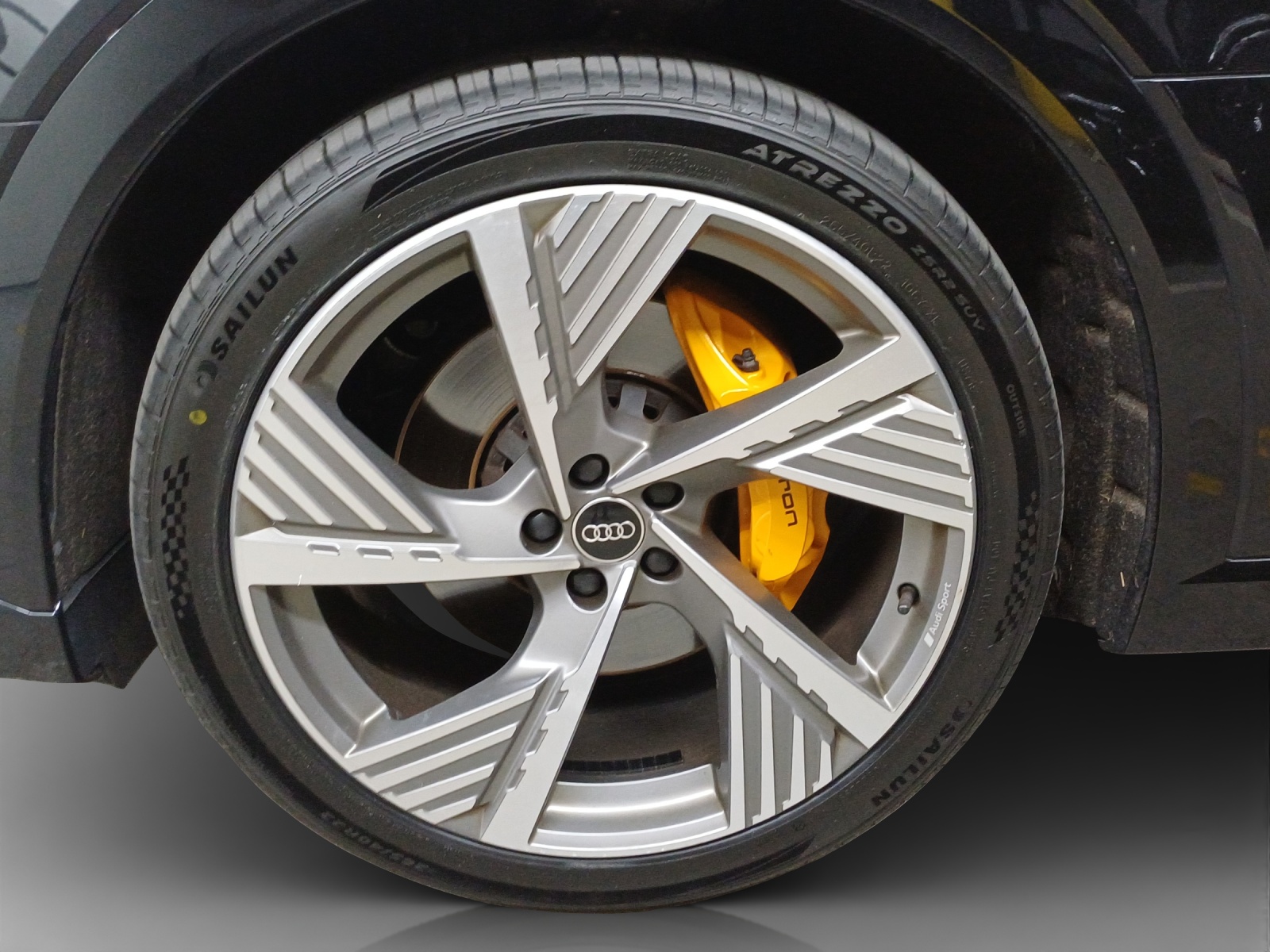 AUDI e-tron 55 S Line quattro-image-16