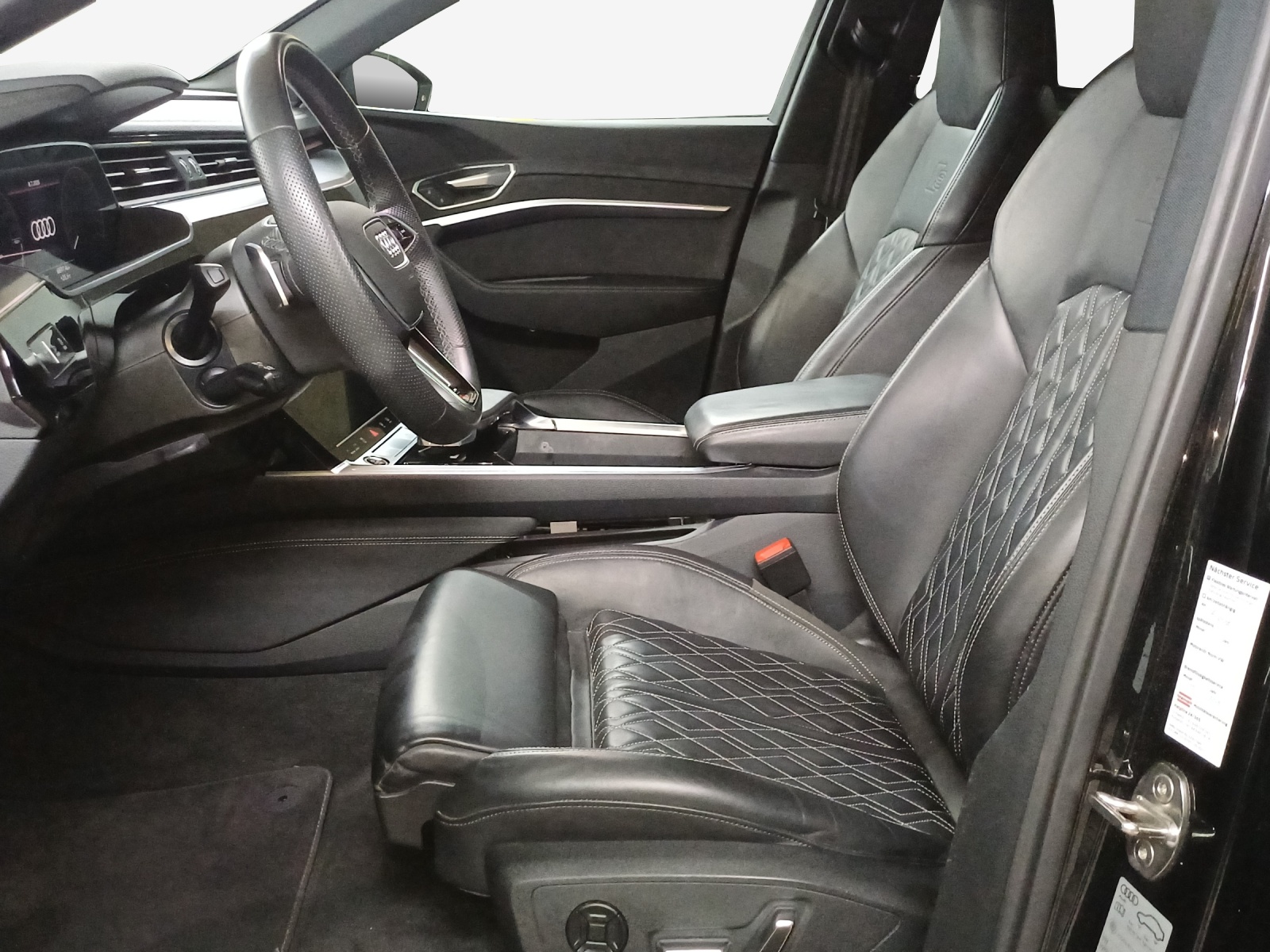 AUDI e-tron 55 S Line quattro-image-8