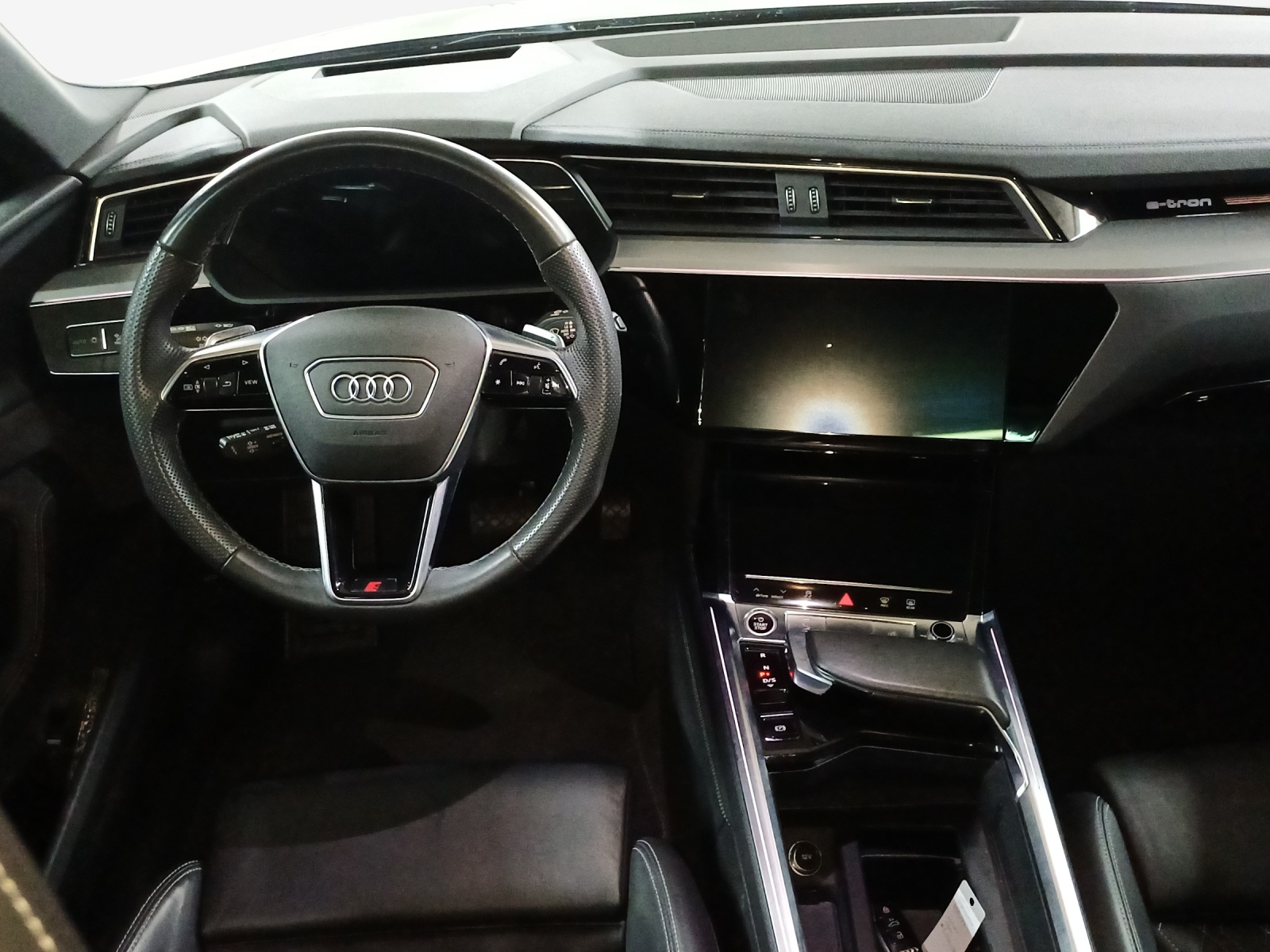 AUDI e-tron 55 S Line quattro-image-9