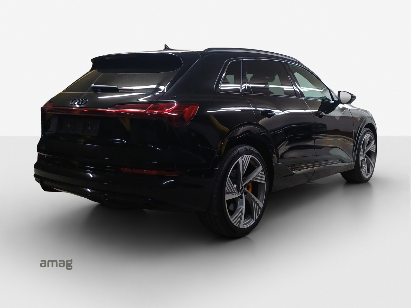 AUDI e-tron 55 S Line quattro-image-5