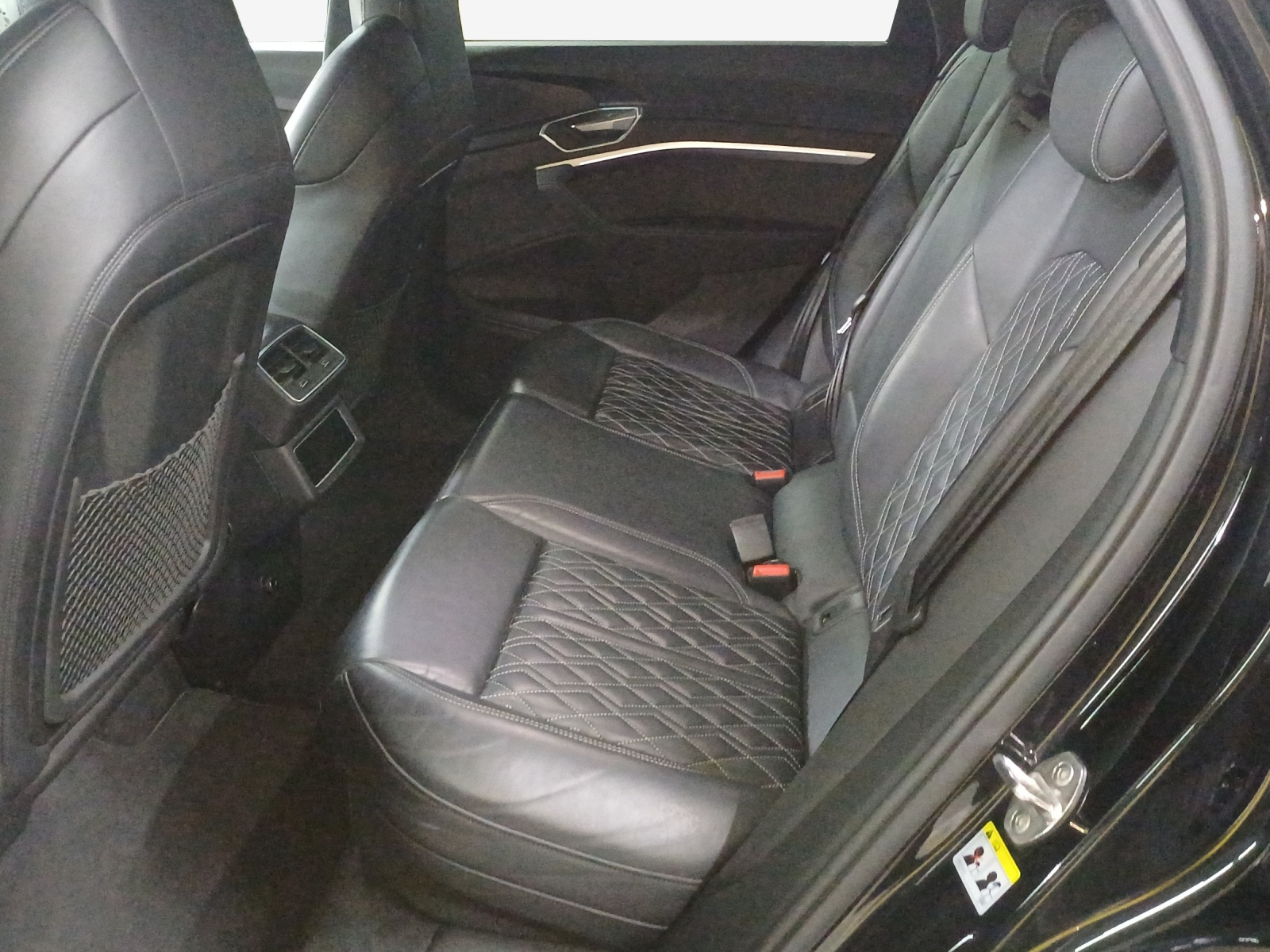 AUDI e-tron 55 S Line quattro-image-12