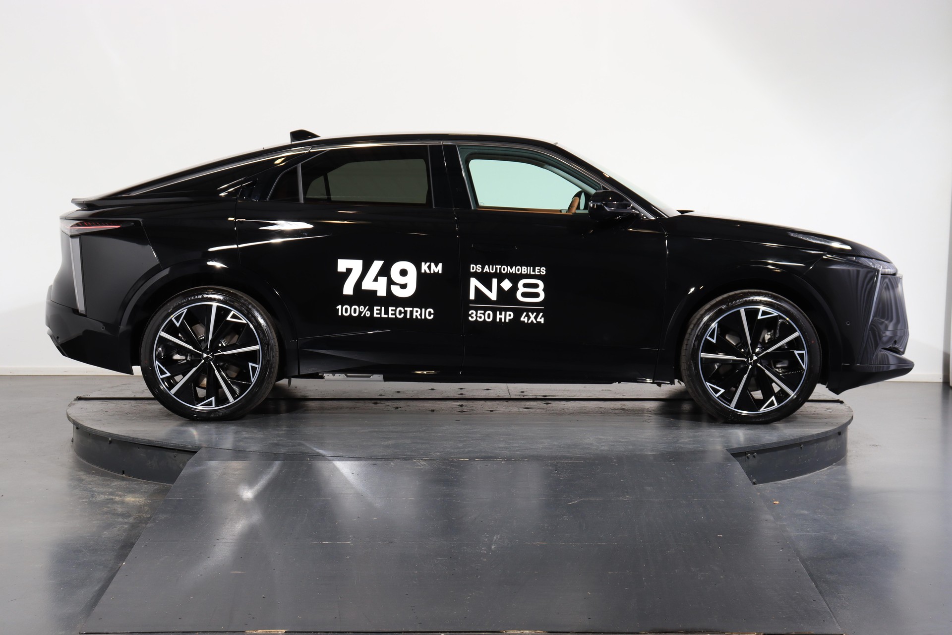 DS AUTOMOBILES No8 E-Tense Étoile 4x4-showroom-element-1