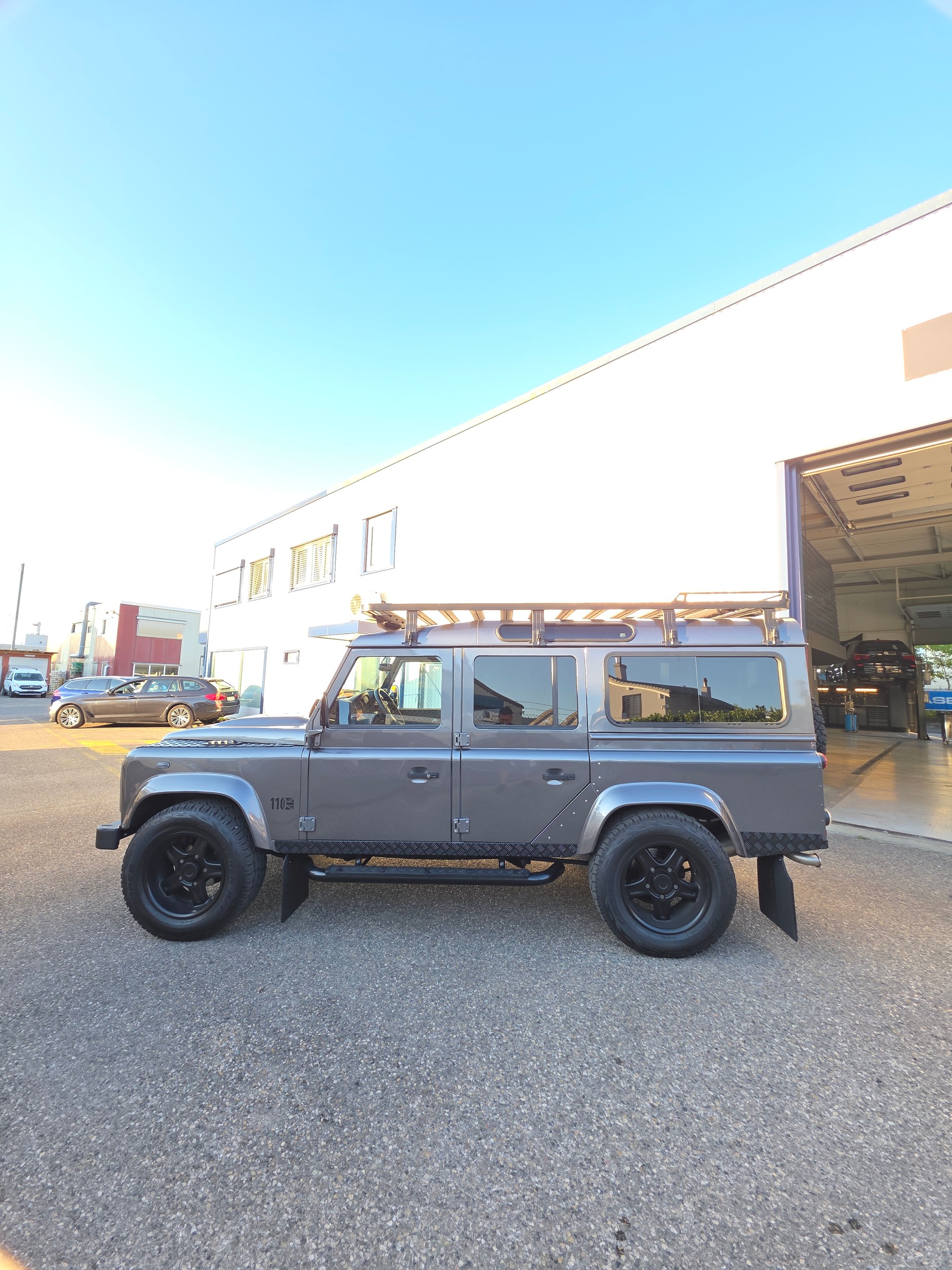LAND ROVER Defender 110 2.2 TD4 ÉDITION TWISTED-image-5