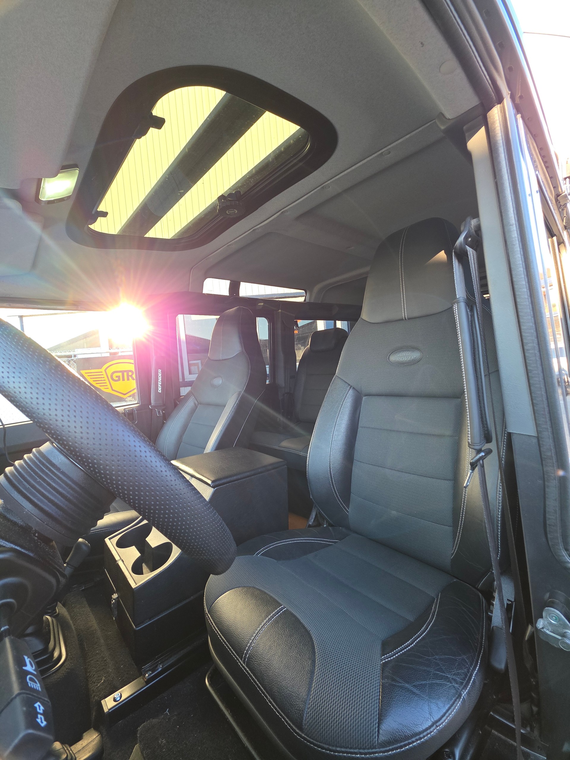 LAND ROVER Defender 110 2.2 TD4 ÉDITION TWISTED-image-6