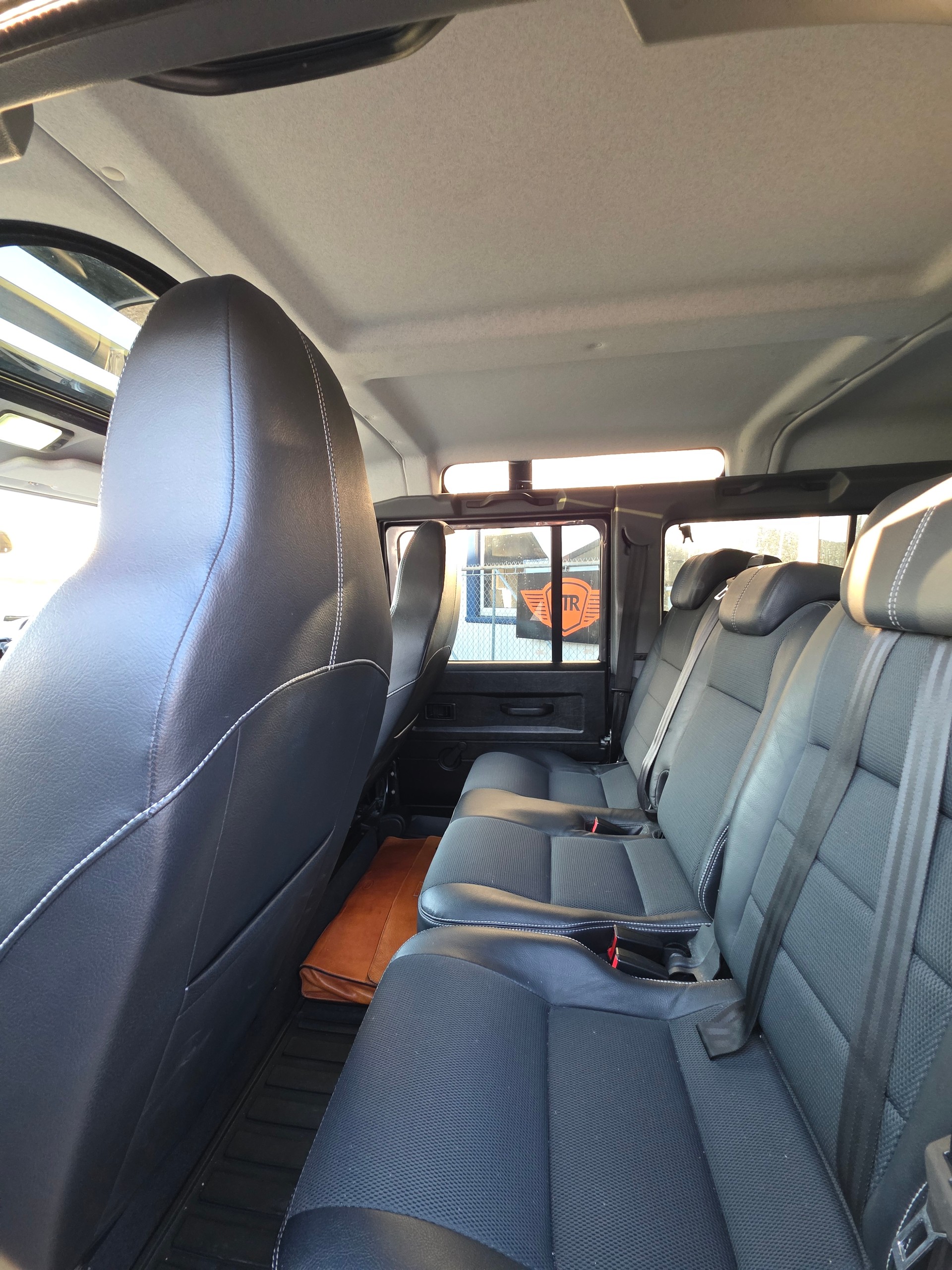 LAND ROVER Defender 110 2.2 TD4 ÉDITION TWISTED-image-9