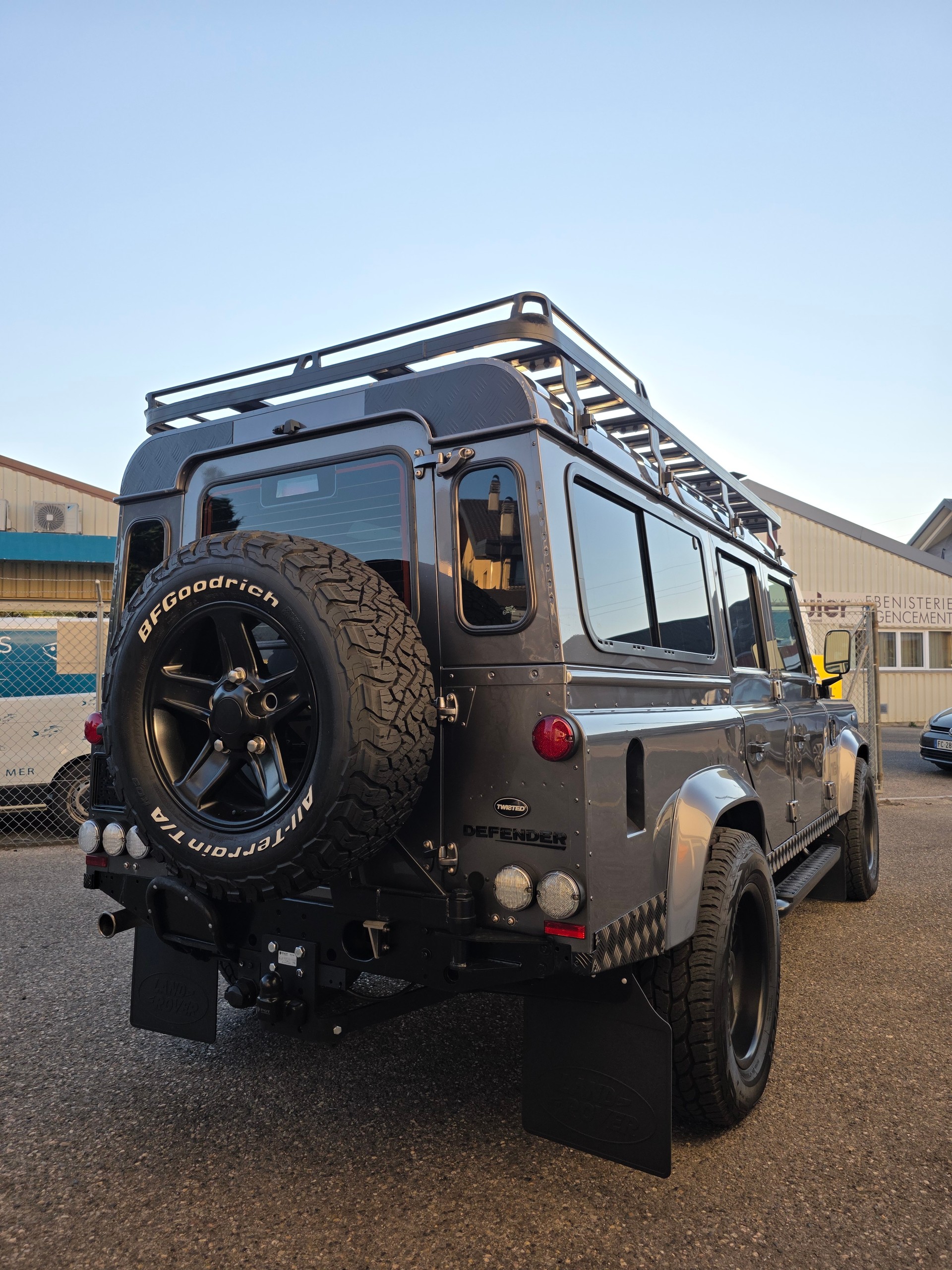 LAND ROVER Defender 110 2.2 TD4 ÉDITION TWISTED-image-1