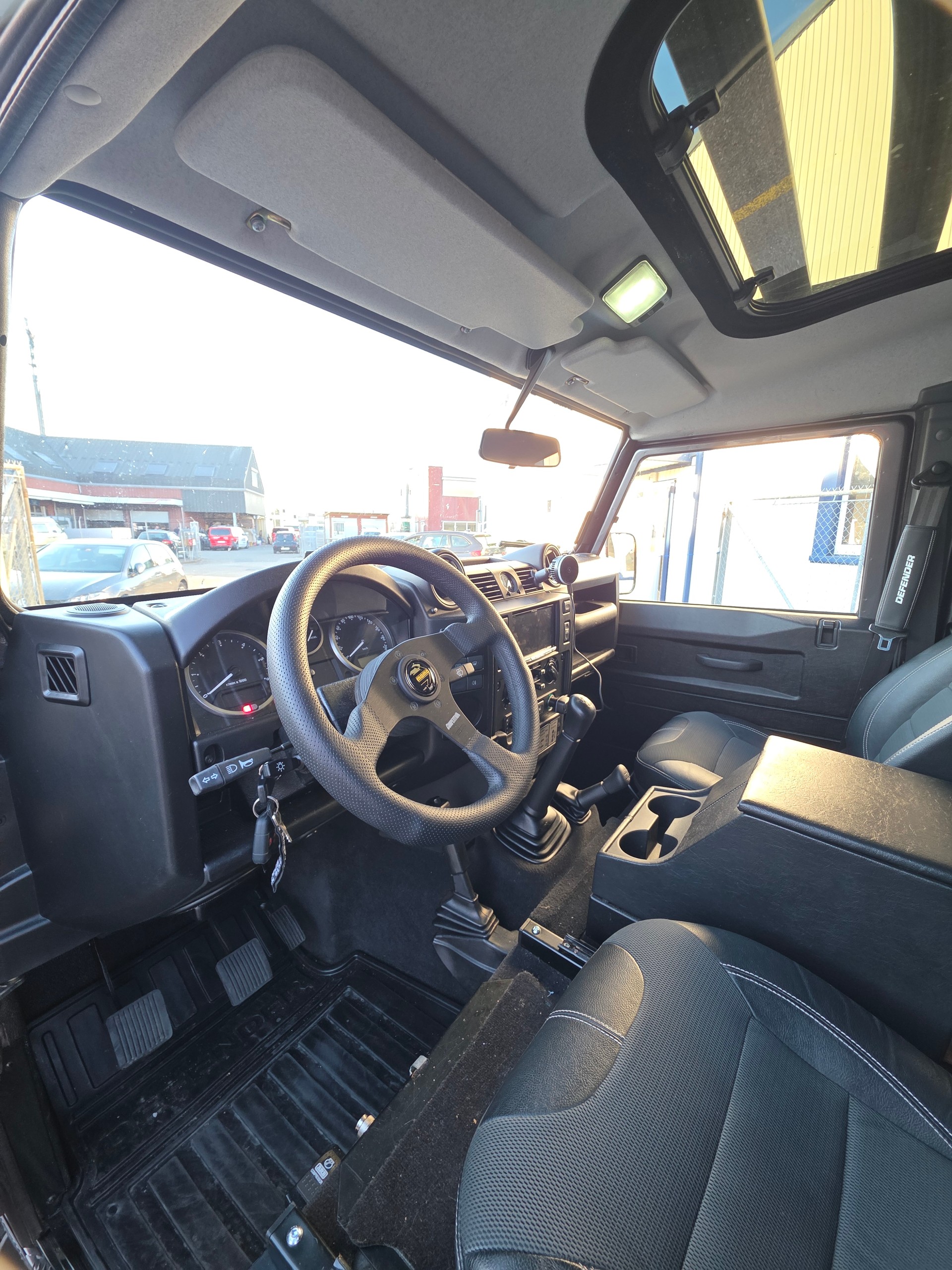 LAND ROVER Defender 110 2.2 TD4 ÉDITION TWISTED-image-7