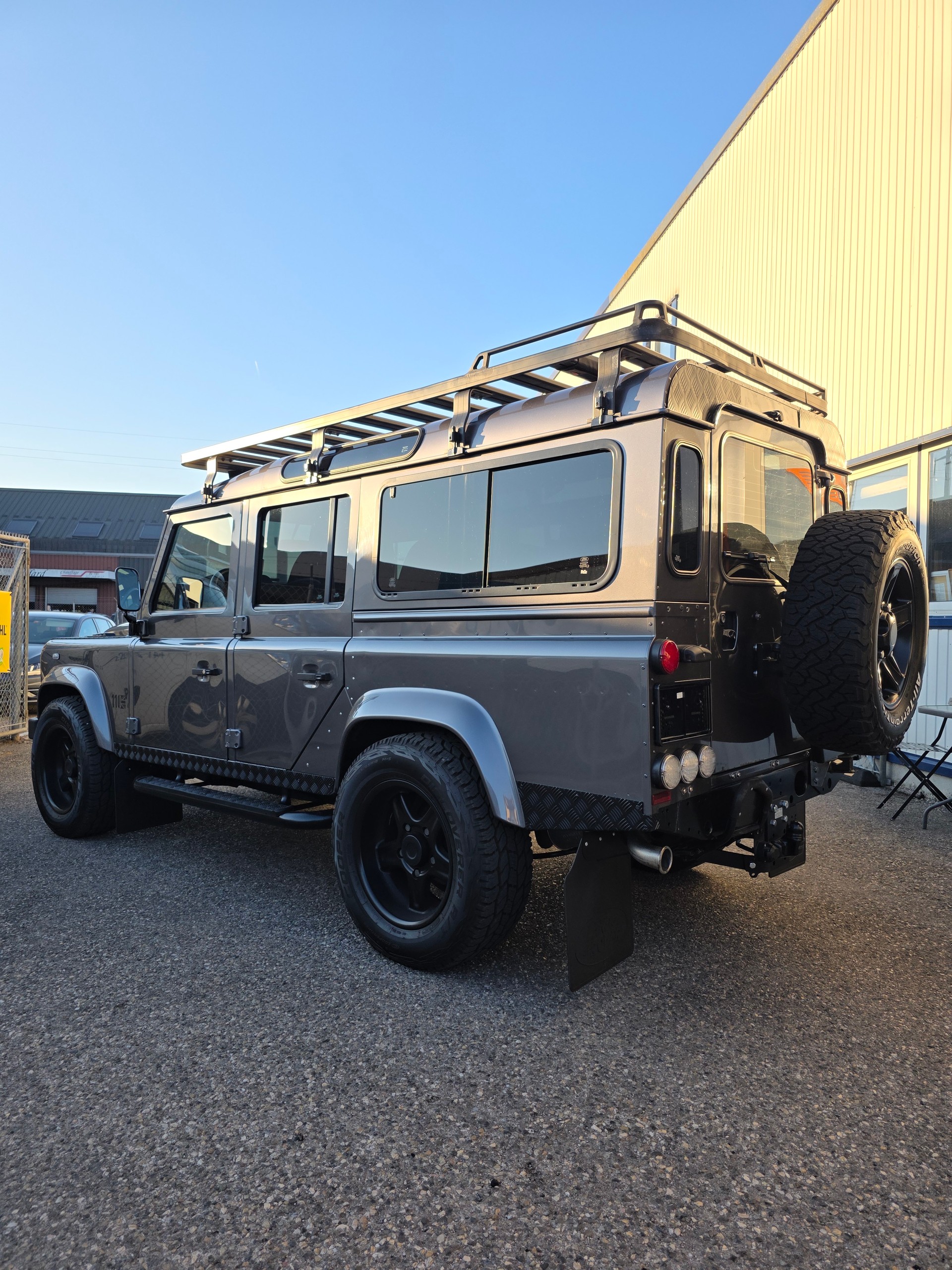 LAND ROVER Defender 110 2.2 TD4 ÉDITION TWISTED-image-4