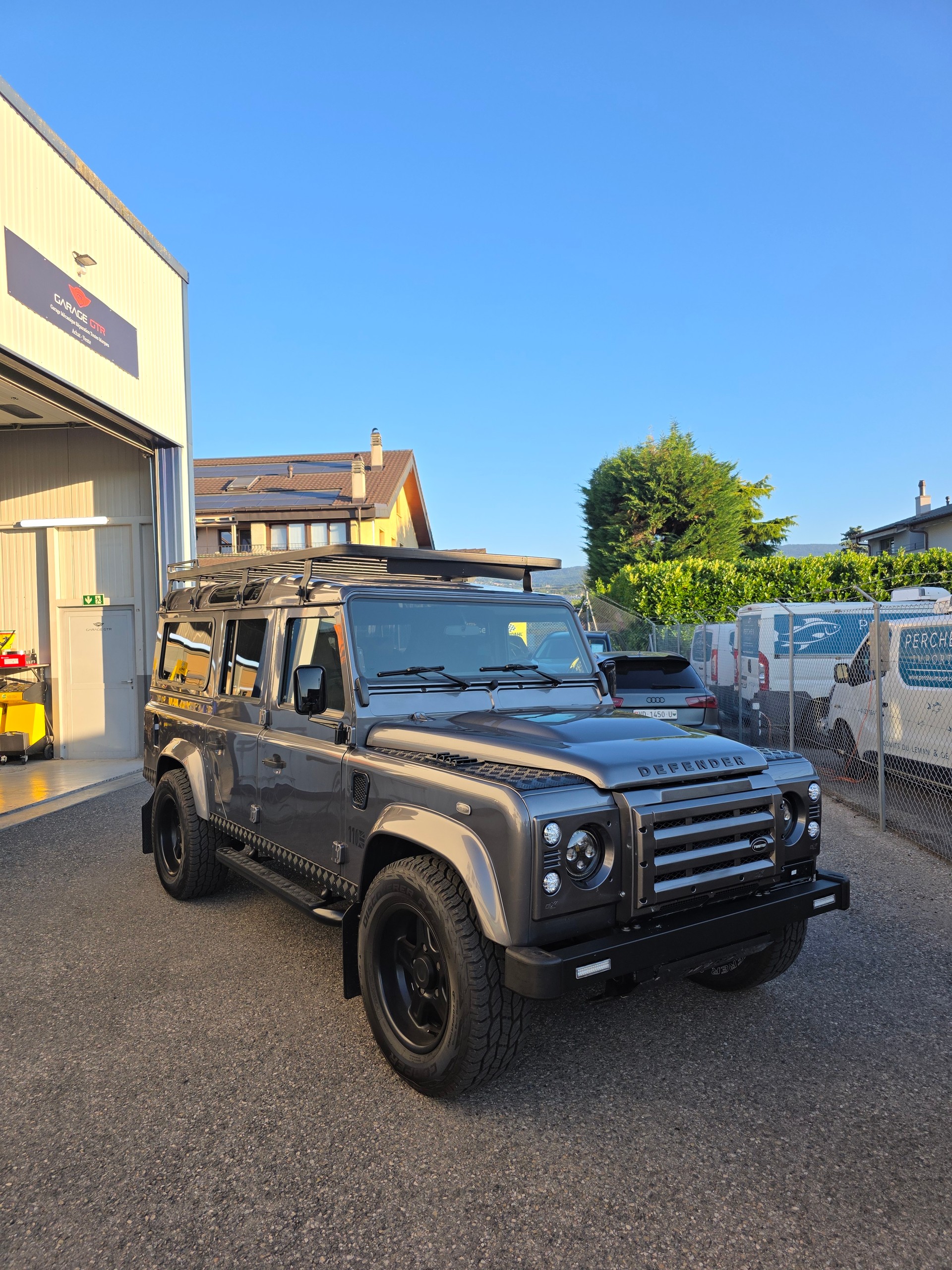 LAND ROVER Defender 110 2.2 TD4 ÉDITION TWISTED-image-0