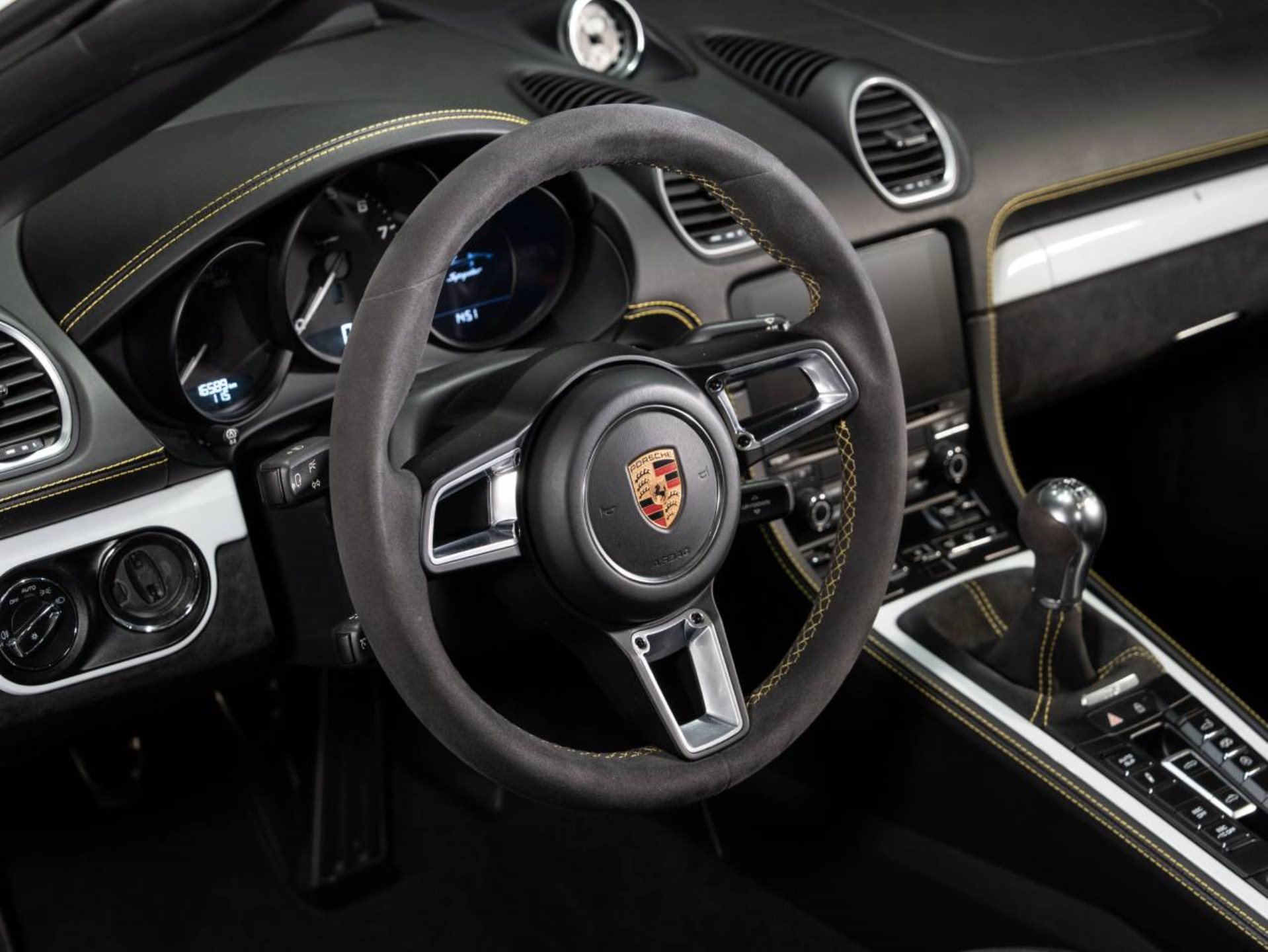 PORSCHE 718 Spyder-image-10