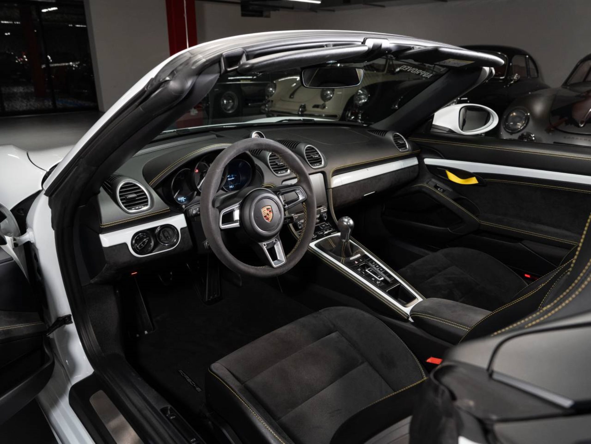 PORSCHE 718 Spyder-image-3