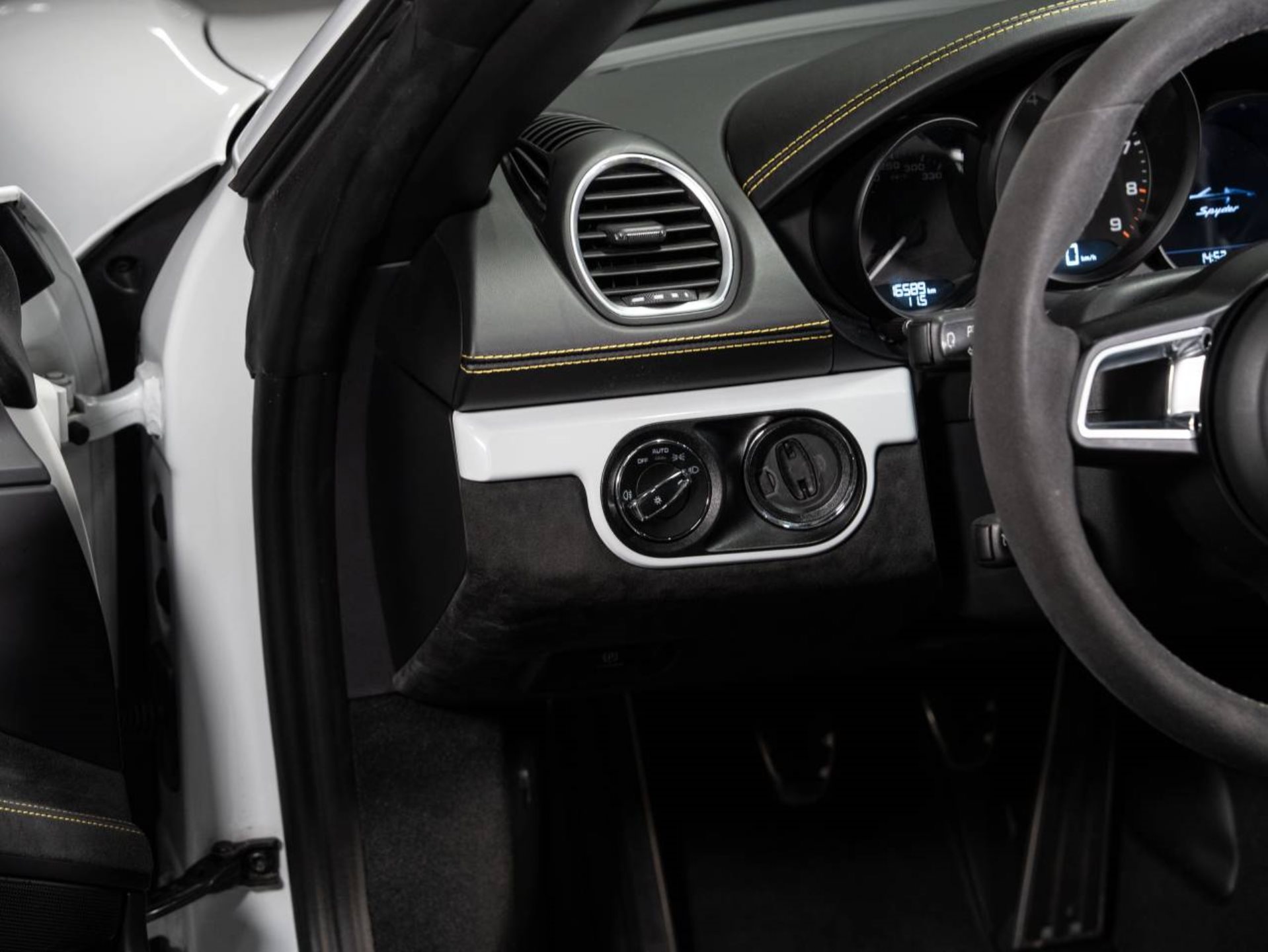 PORSCHE 718 Spyder-image-11