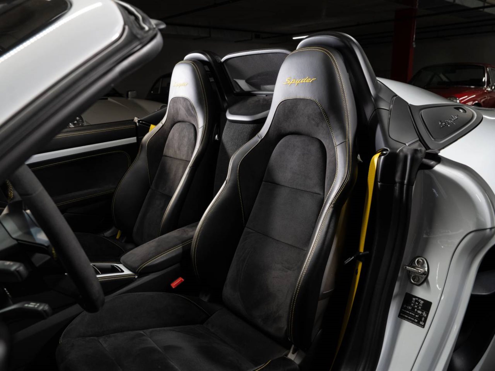 PORSCHE 718 Spyder-image-4