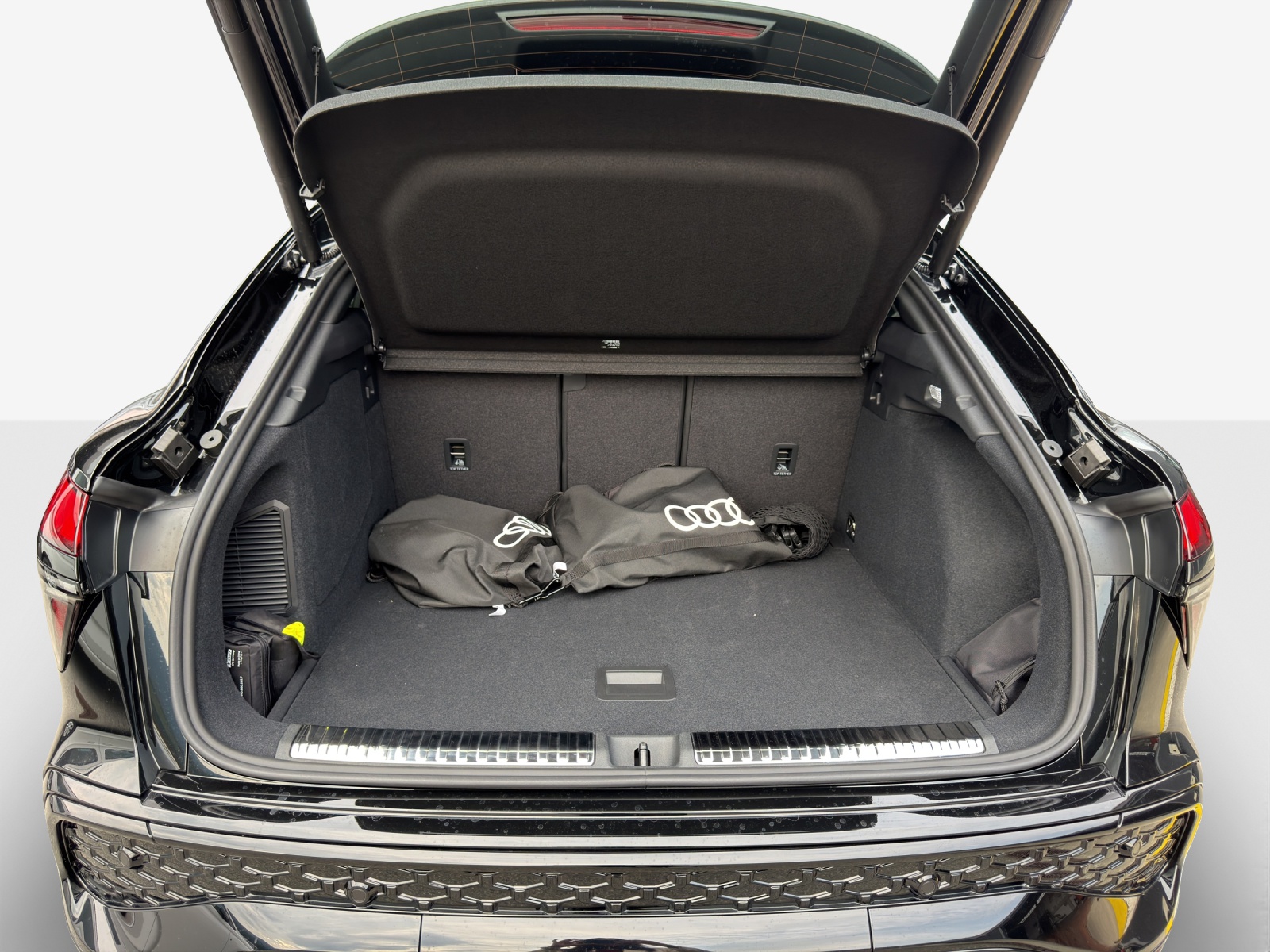 AUDI Q3 Sportback e-hybrid 200 kW S tronig-image-12