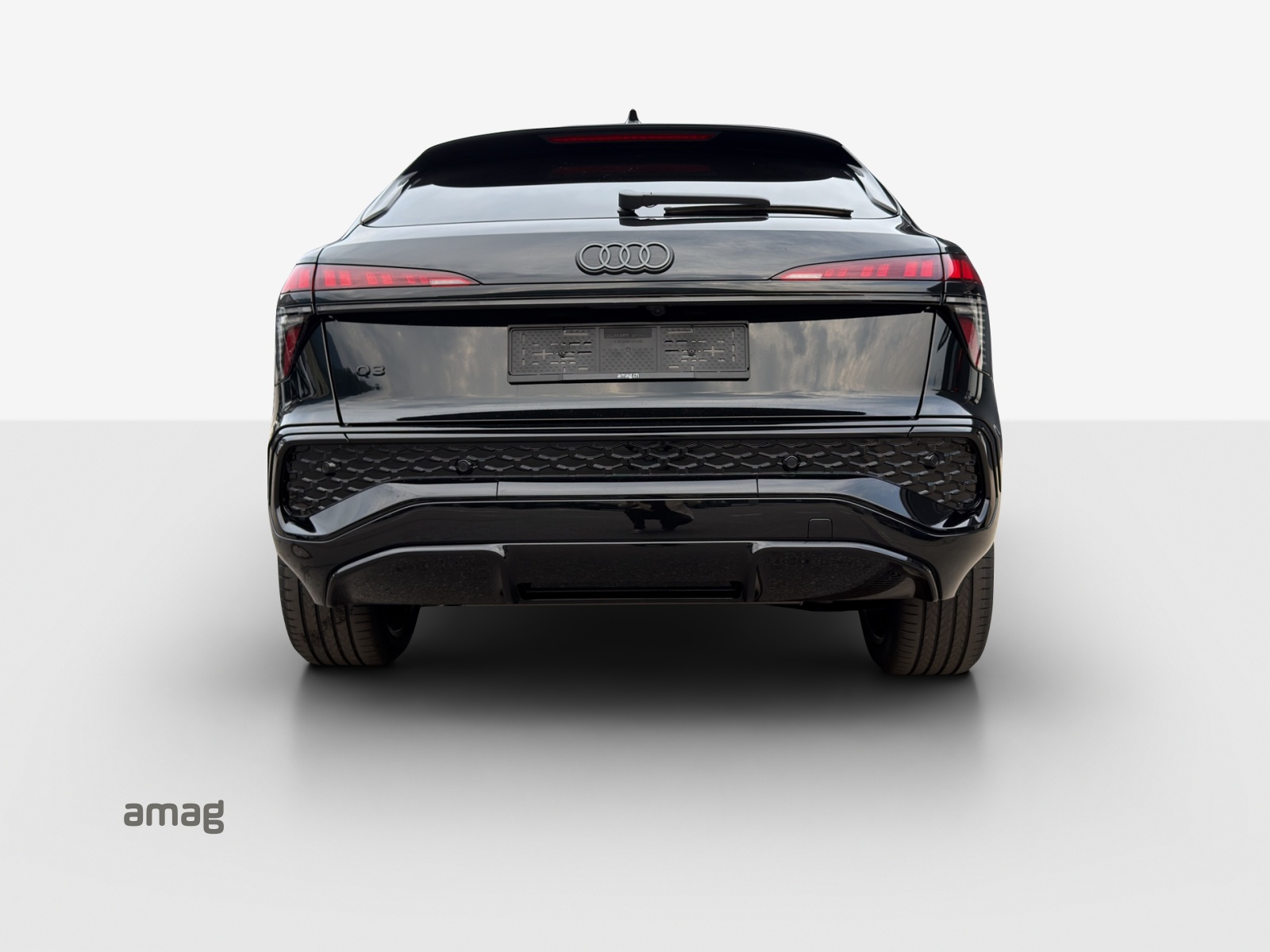 AUDI Q3 Sportback e-hybrid 200 kW S tronig-showroom-element-3