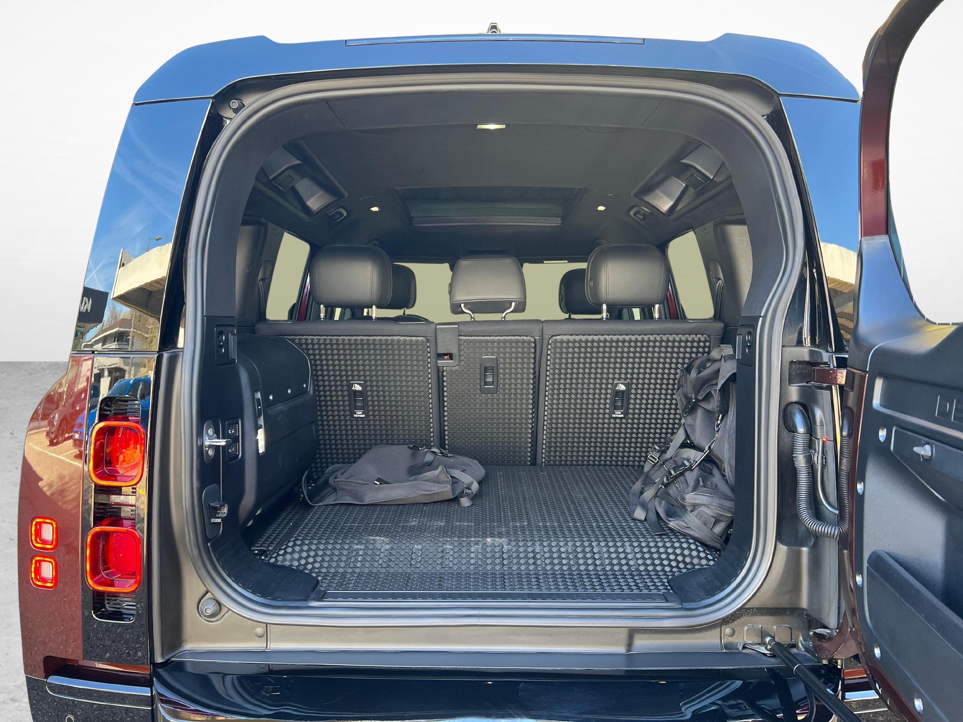 LAND ROVER Defender 110 2.0 P300e Sedona Edition-image-11