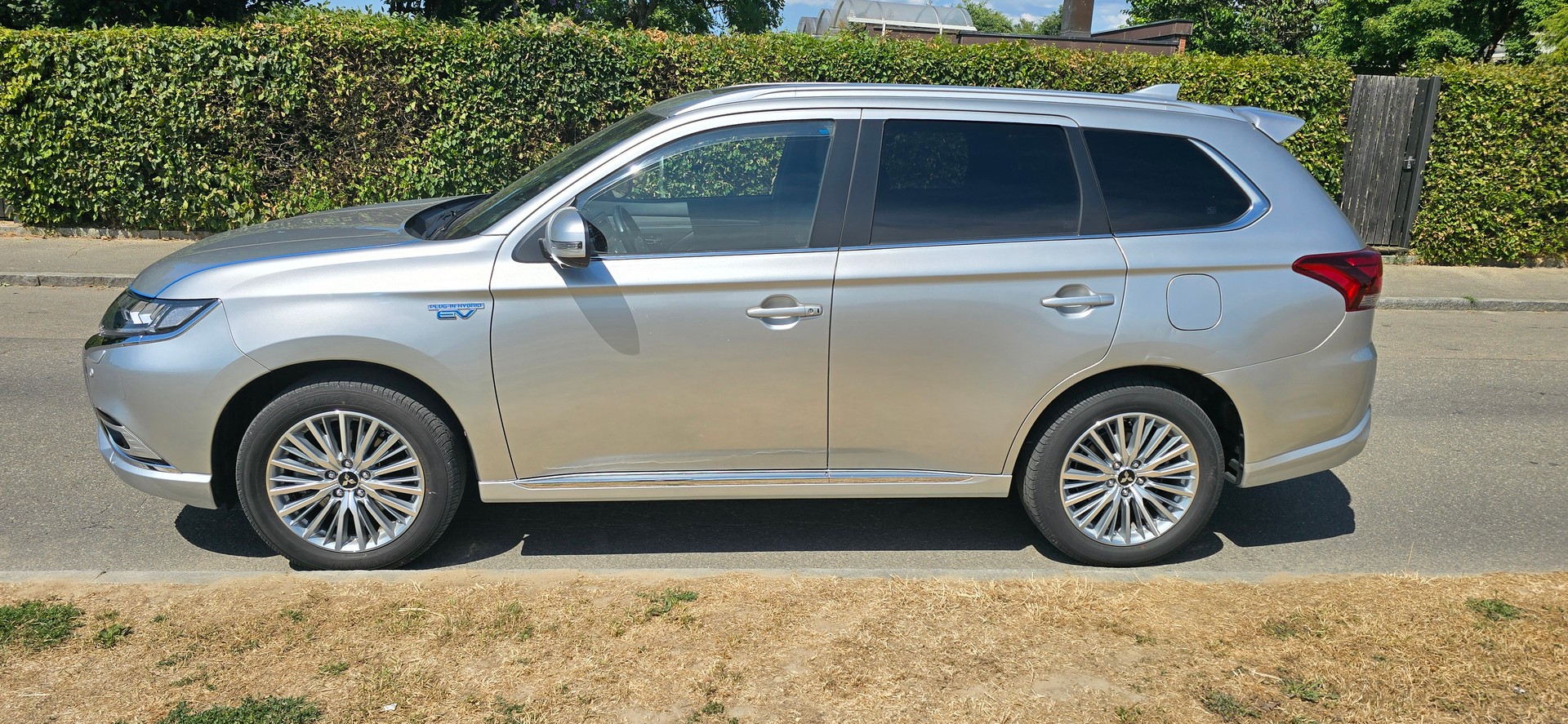 MITSUBISHI 2.4 PHEV Diamond-image-2