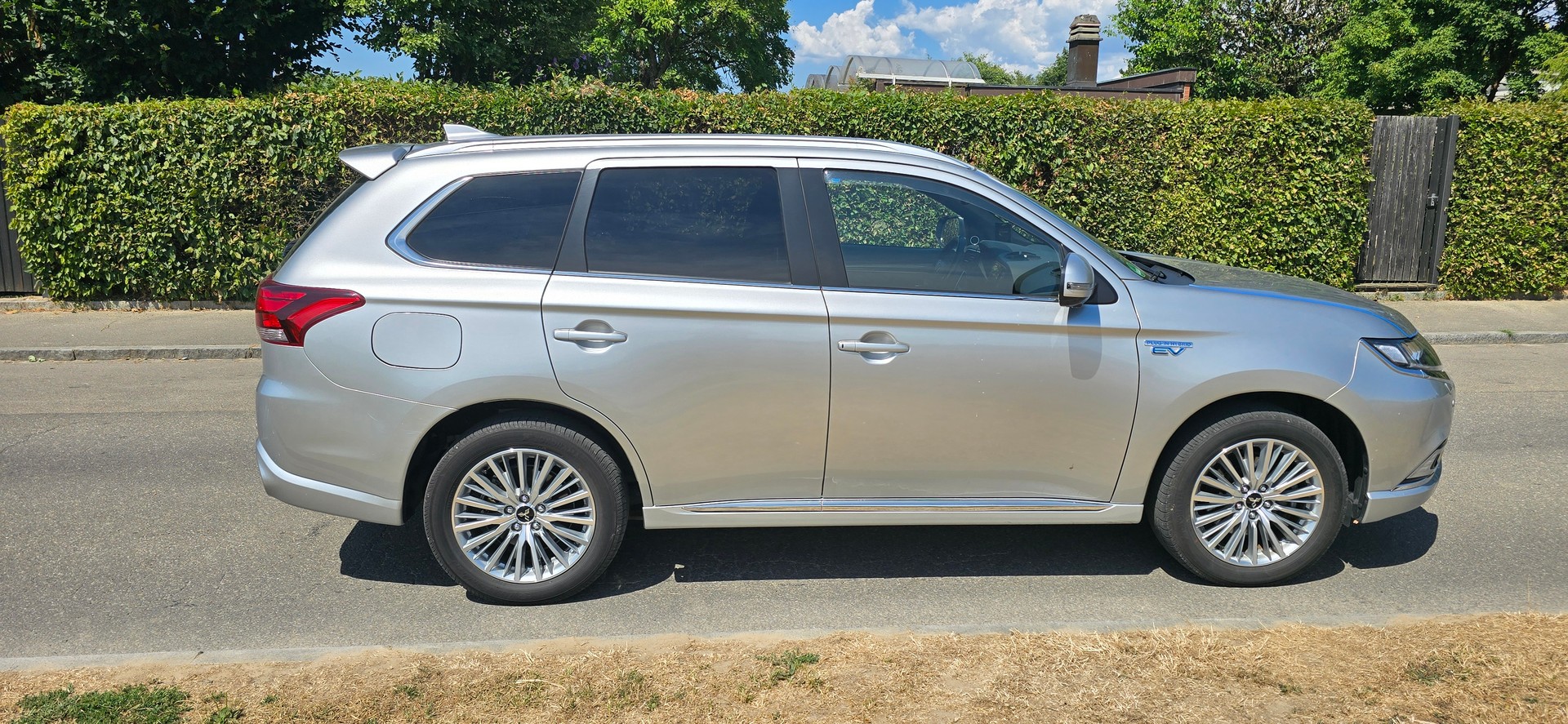 MITSUBISHI 2.4 PHEV Diamond-image-3