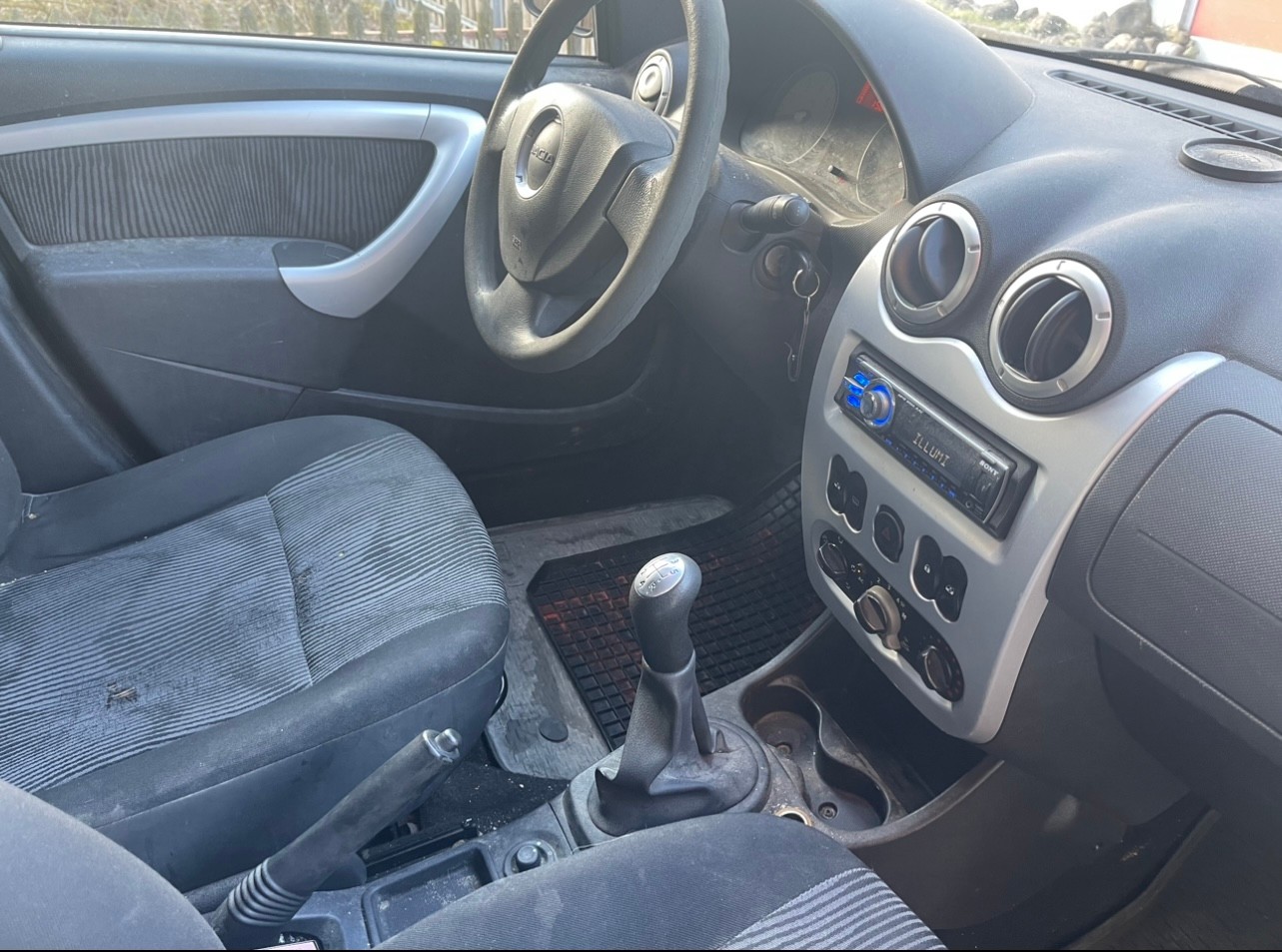 DACIA Logan 1.5 dCi Lauréate-image-9
