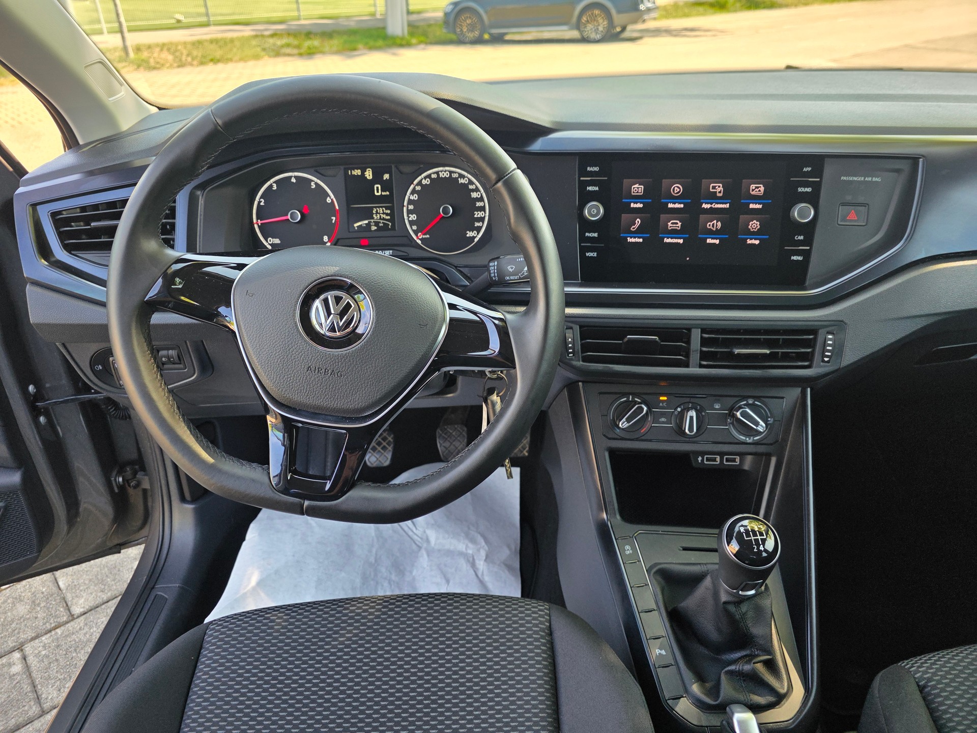 VW Polo 1.0 BMT Trendline-image-9