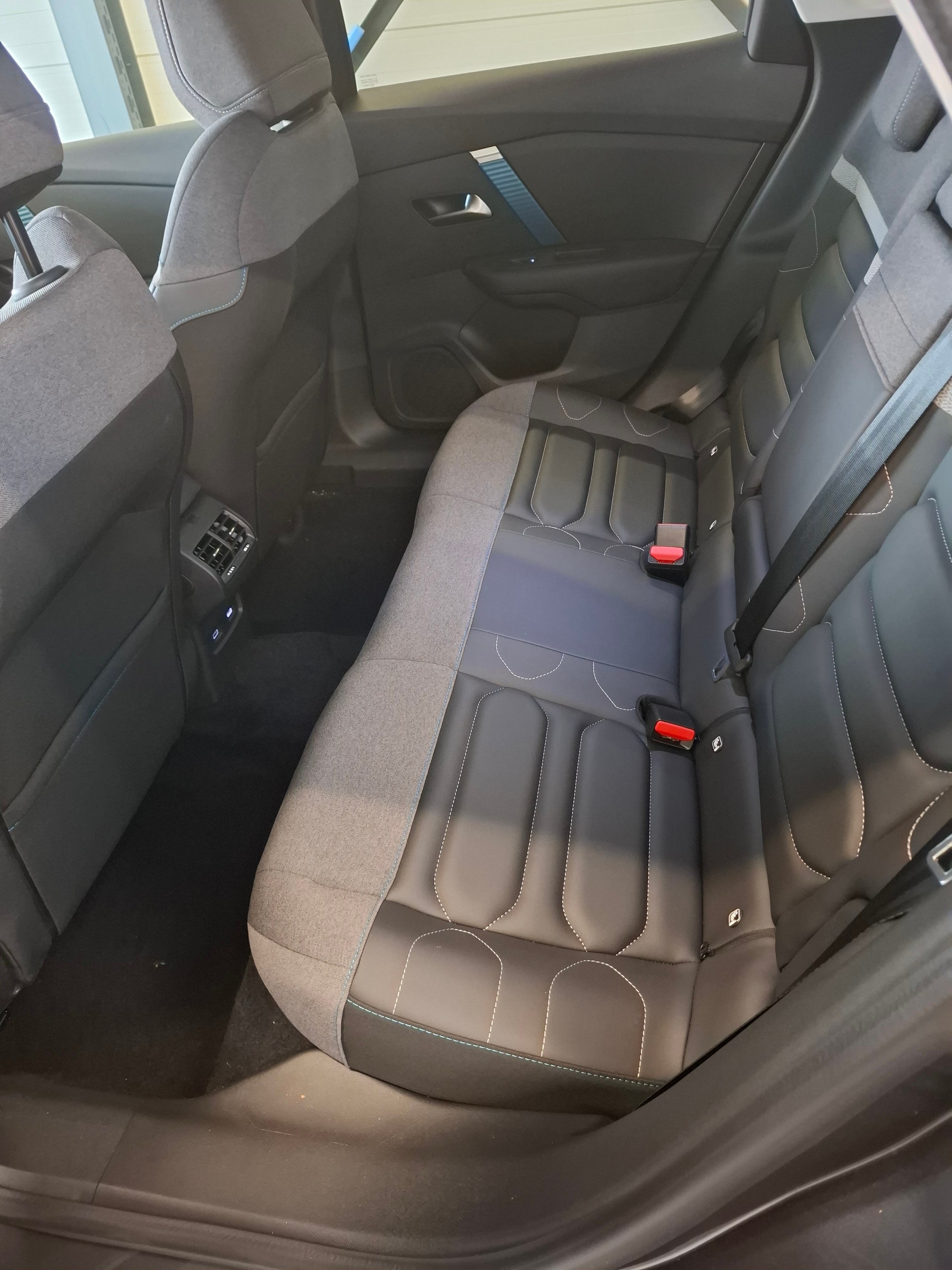 CITROEN C4 X 100 kW Shine-image-6