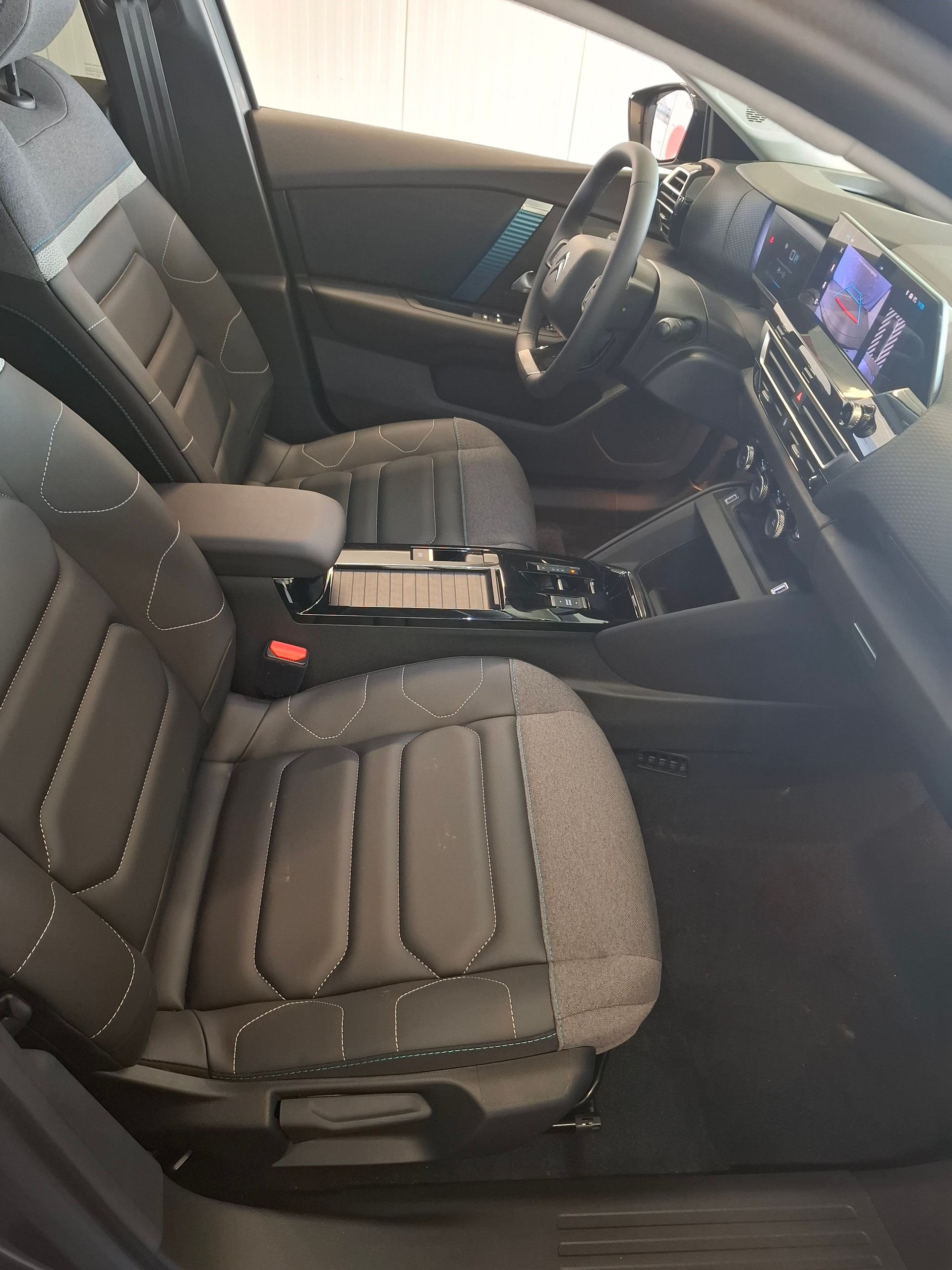 CITROEN C4 X 100 kW Shine-image-5