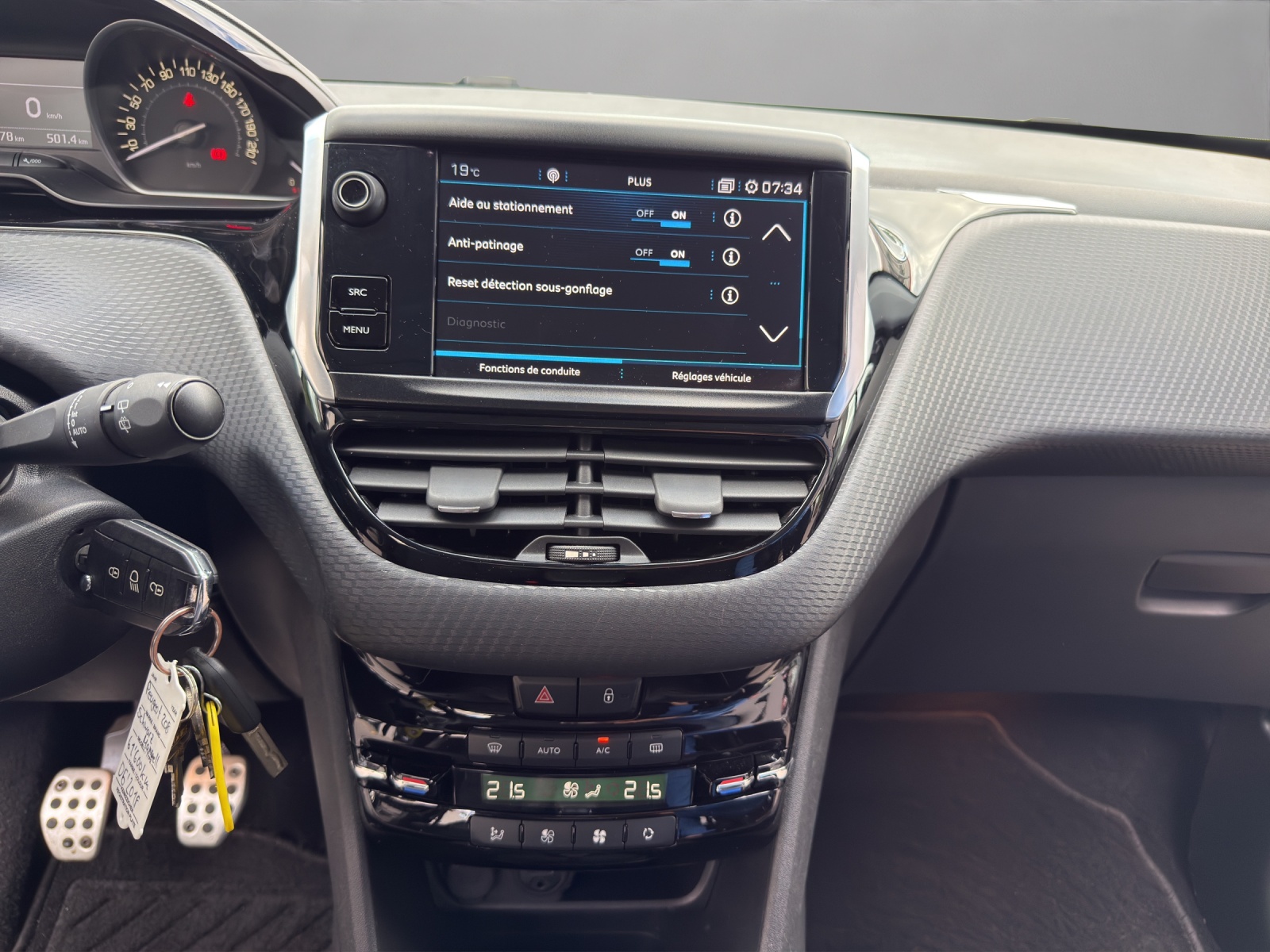 PEUGEOT 208 1.2 PureTech GT Line-image-14