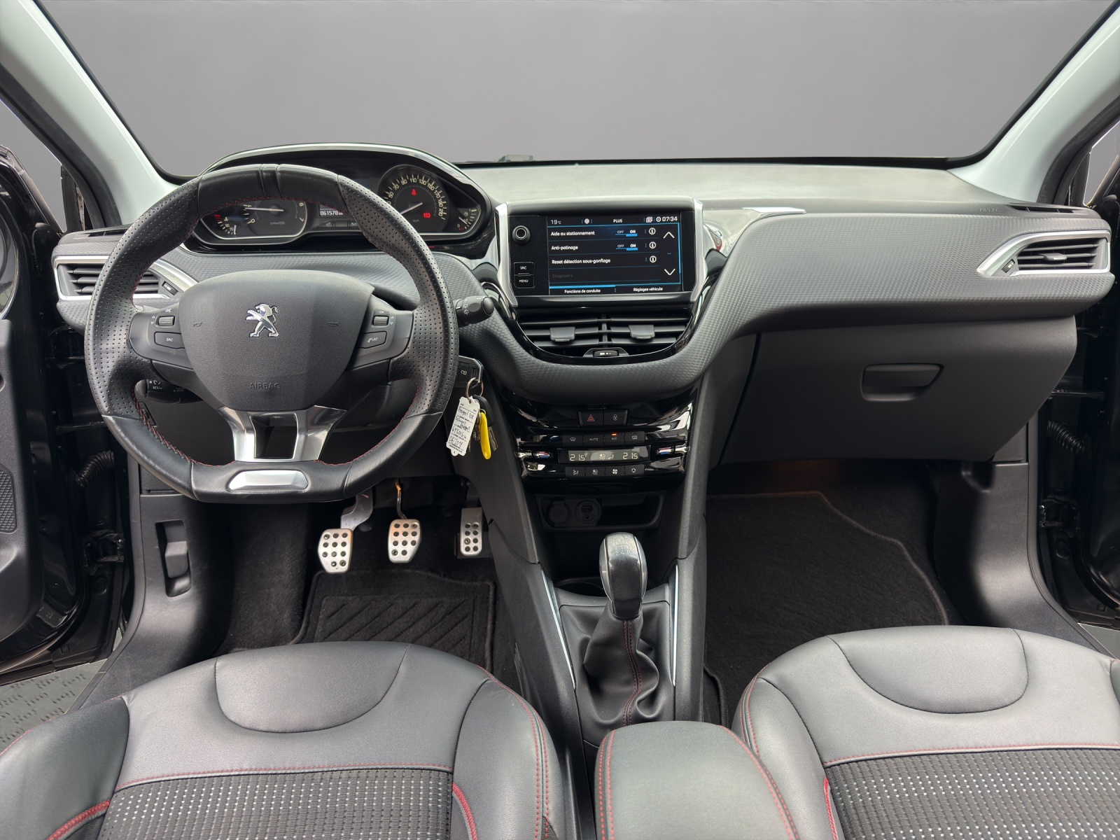 PEUGEOT 208 1.2 PureTech GT Line-image-13