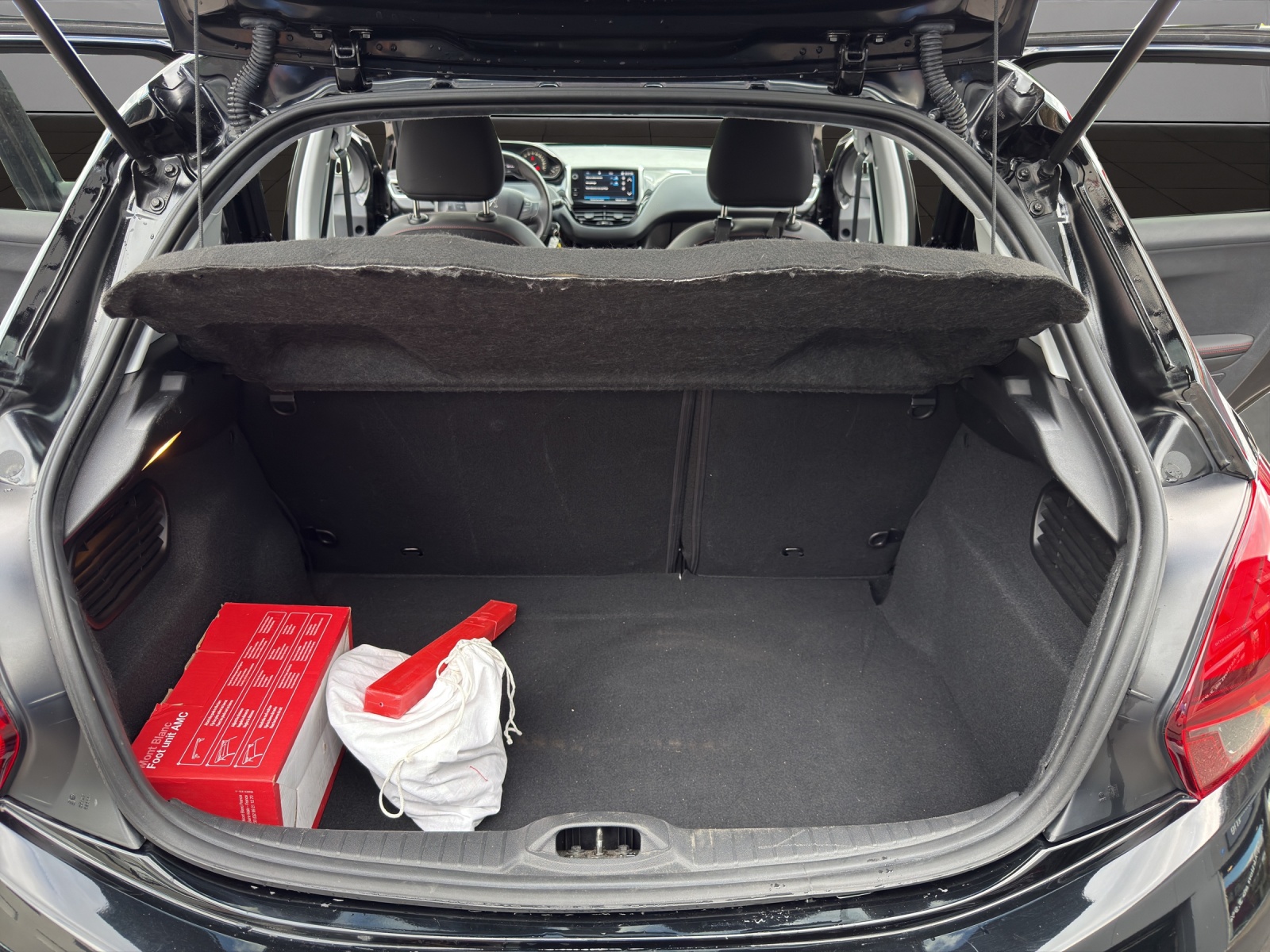 PEUGEOT 208 1.2 PureTech GT Line-image-18