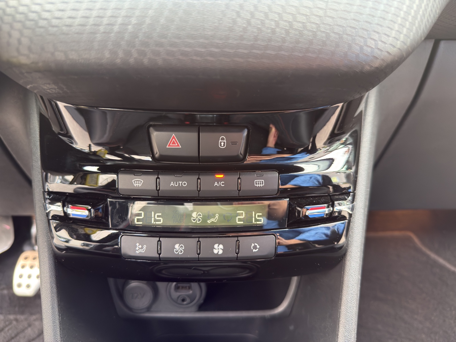 PEUGEOT 208 1.2 PureTech GT Line-image-15
