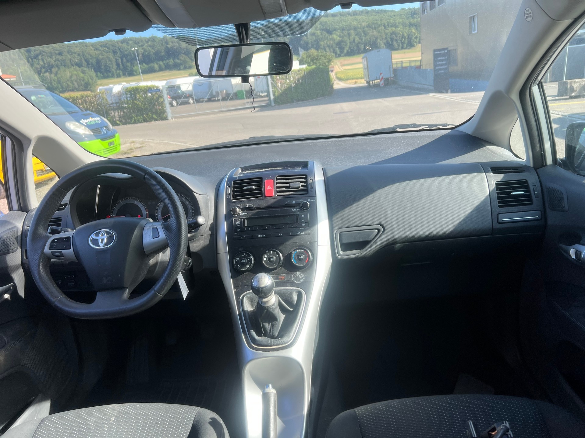TOYOTA Auris 1.6 Linea Sol-image-9