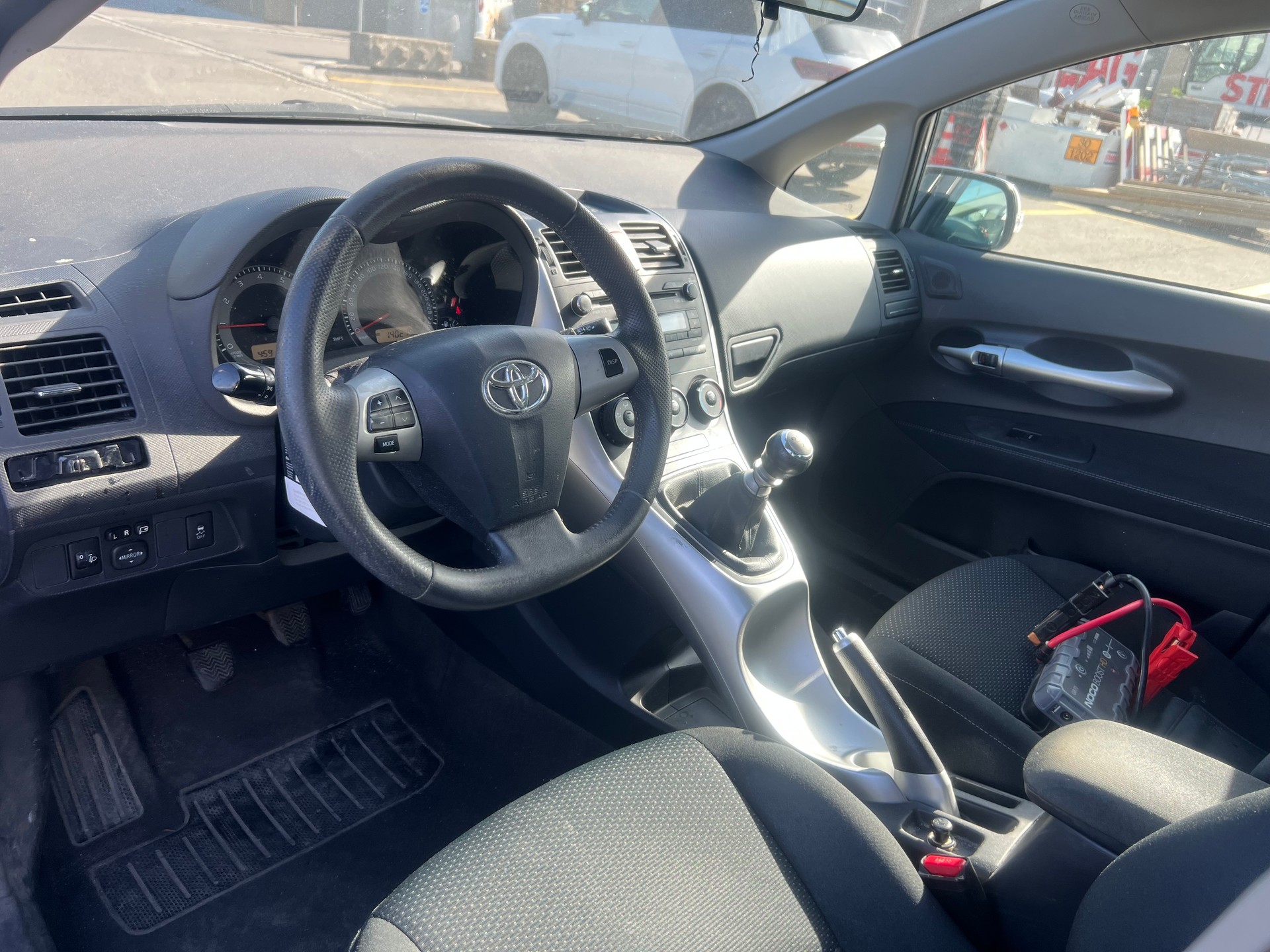 TOYOTA Auris 1.6 Linea Sol-image-8
